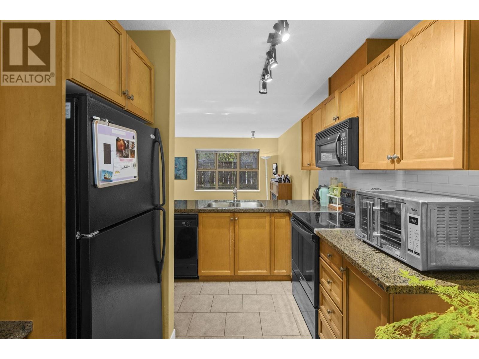 29 3855 Pender Street, Burnaby, British Columbia  V5C 1W5 - Photo 7 - R2867649