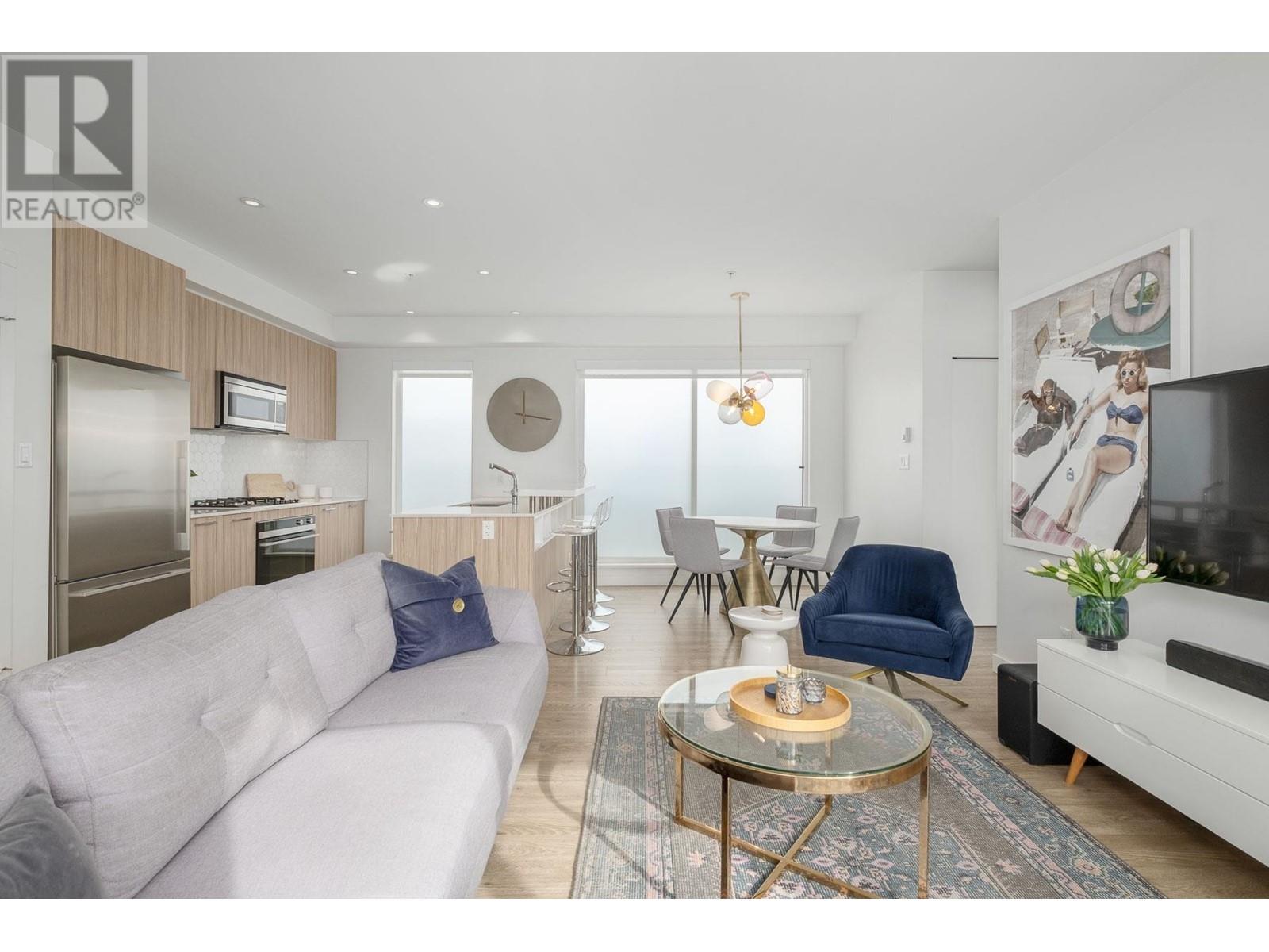 401 1061 Marine Drive, North Vancouver, British Columbia  V7P 1S6 - Photo 3 - R2867691