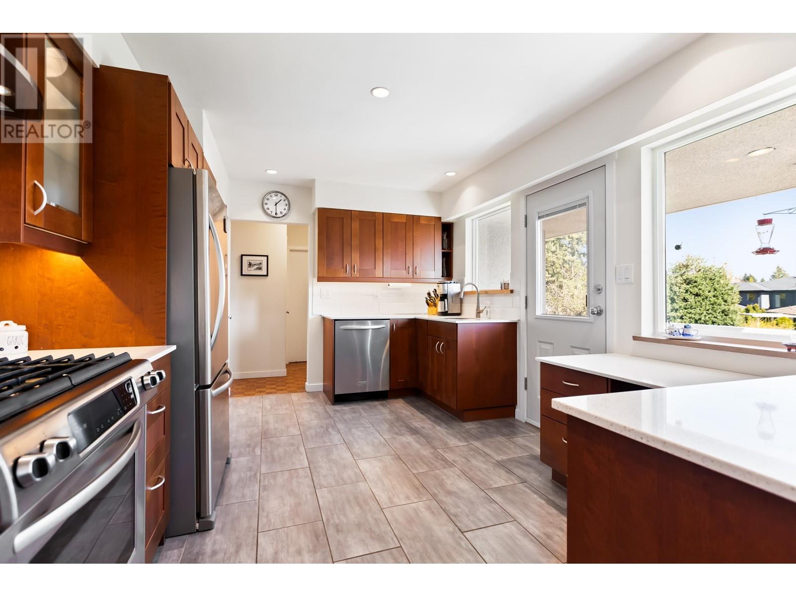 727 Linton Street, Coquitlam, British Columbia  V3J 6K4 - Photo 11 - R2867624