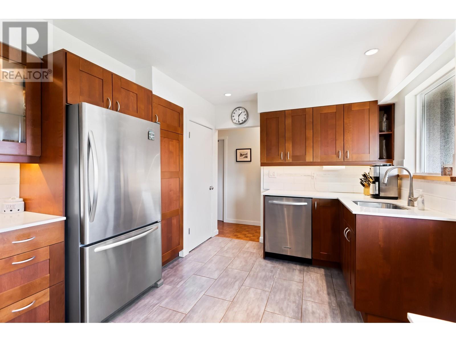 727 Linton Street, Coquitlam, British Columbia  V3J 6K4 - Photo 12 - R2867624
