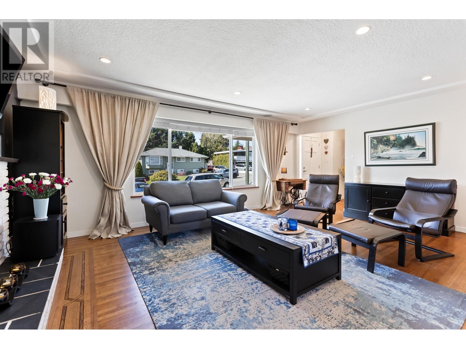 727 Linton Street, Coquitlam, British Columbia  V3J 6K4 - Photo 6 - R2867624