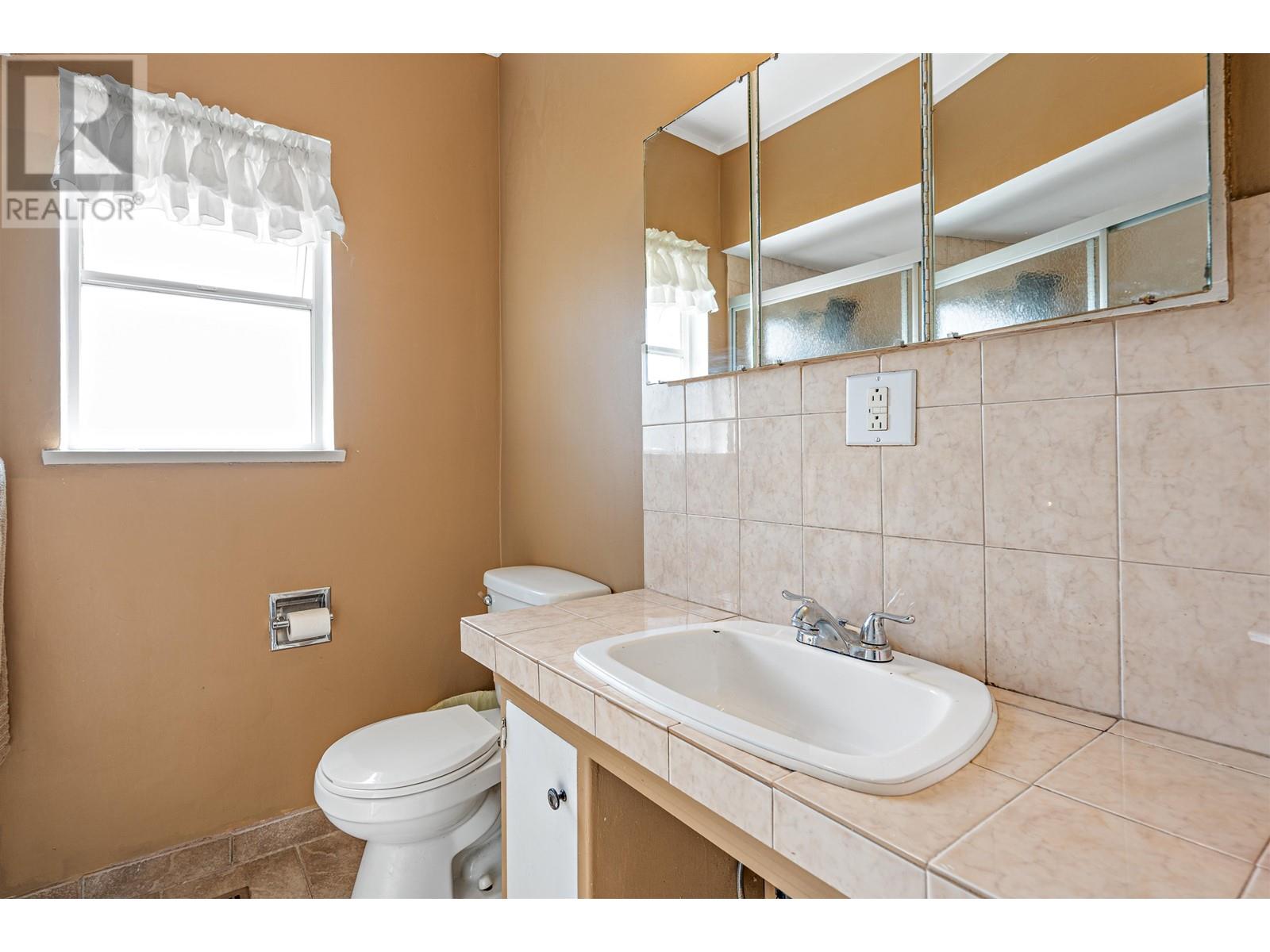 4670 Todd Street, Vancouver, British Columbia  V5R 3P8 - Photo 13 - R2867630