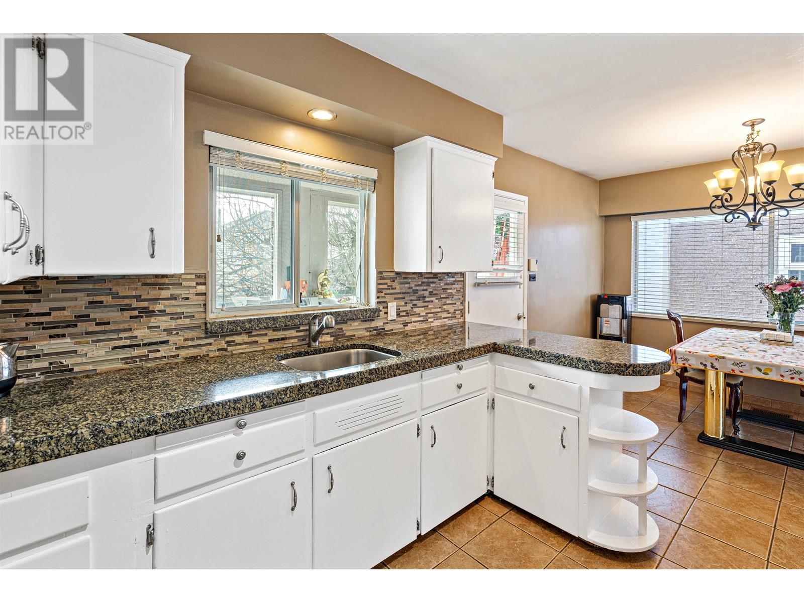 4670 Todd Street, Vancouver, British Columbia  V5R 3P8 - Photo 4 - R2867630