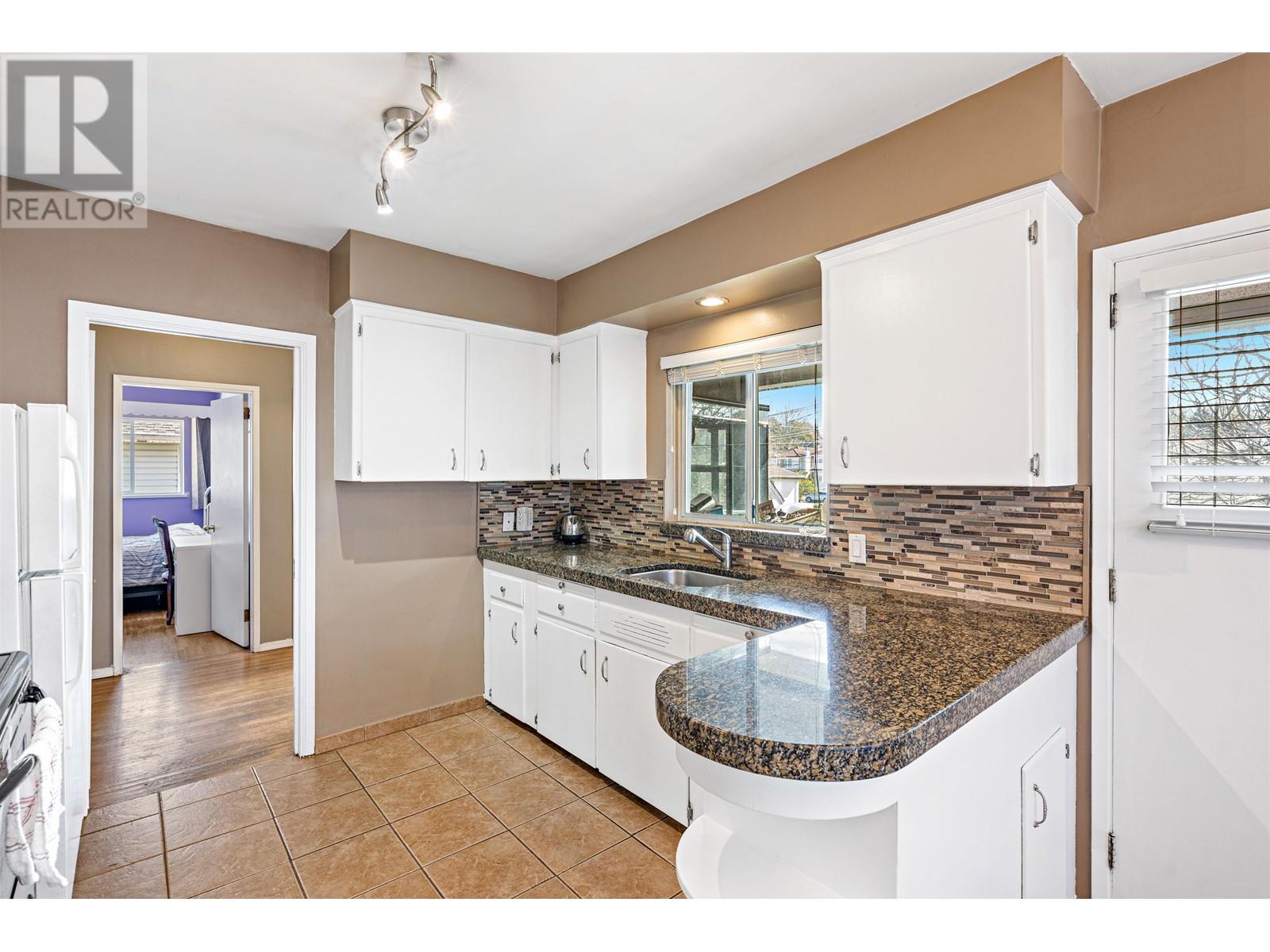 4670 Todd Street, Vancouver, British Columbia  V5R 3P8 - Photo 5 - R2867630