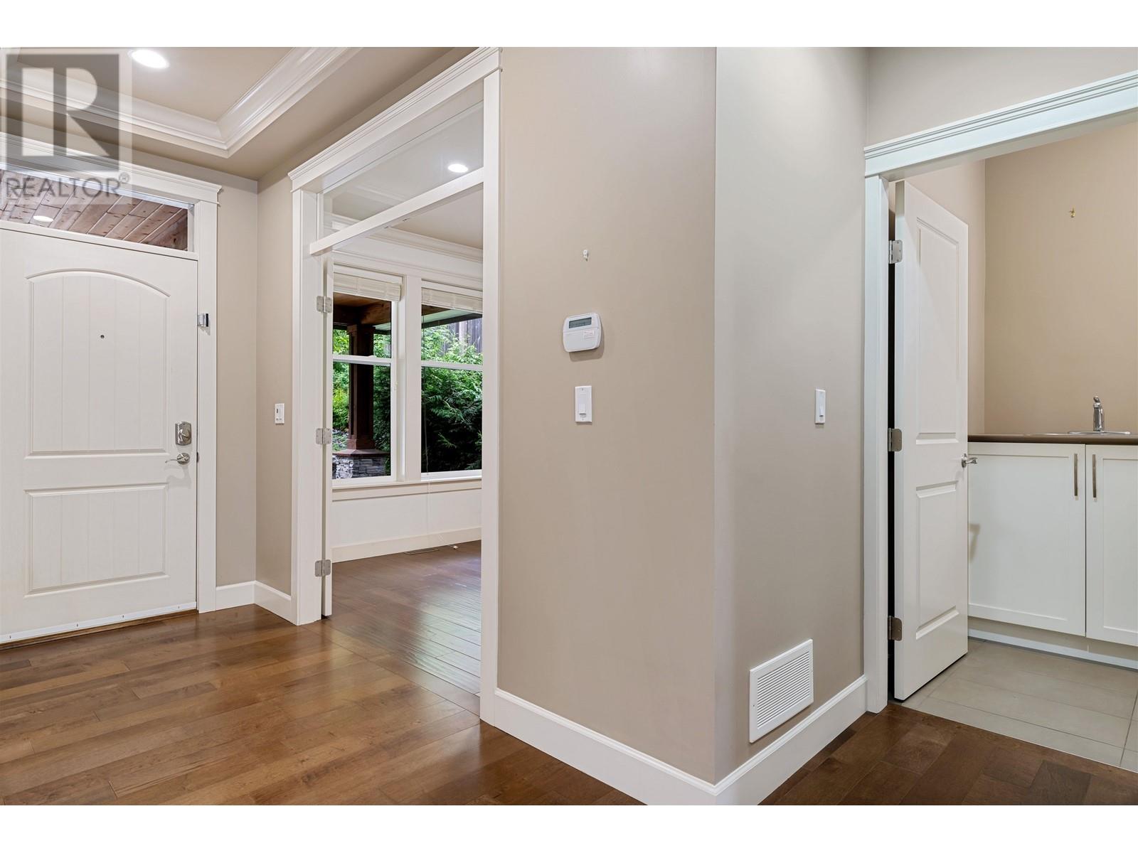 1485 Southview Street, Coquitlam, British Columbia  V3E 0E3 - Photo 8 - R2867682