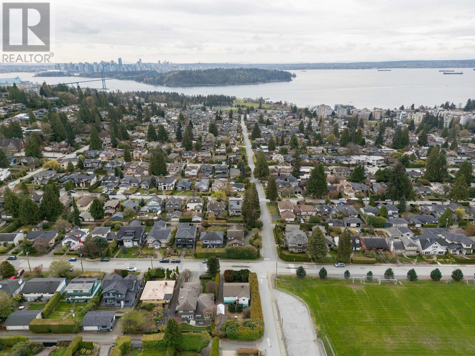 1195 Kings Avenue, West Vancouver, British Columbia  V7T 2C2 - Photo 2 - R2867714