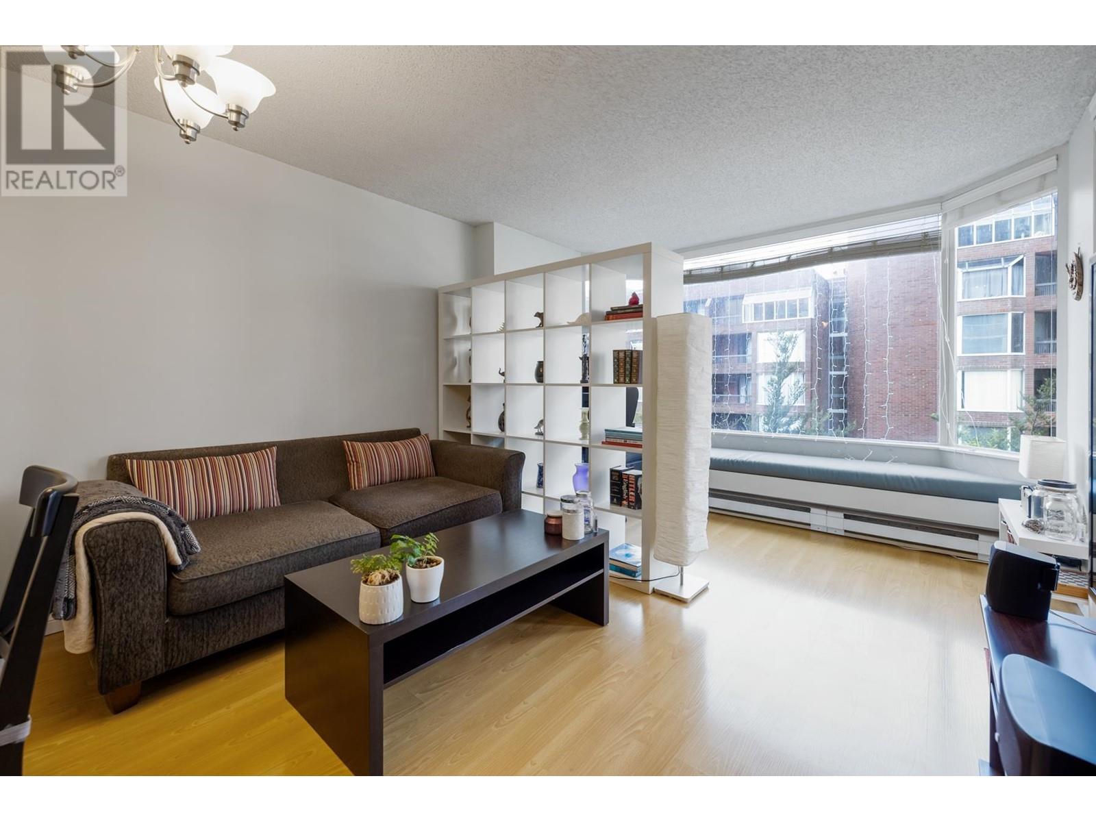 Listing Picture 4 of 26 : 508 1330 HORNBY STREET, Vancouver / 溫哥華 - 魯藝地產 Yvonne Lu Group - MLS Medallion Club Member