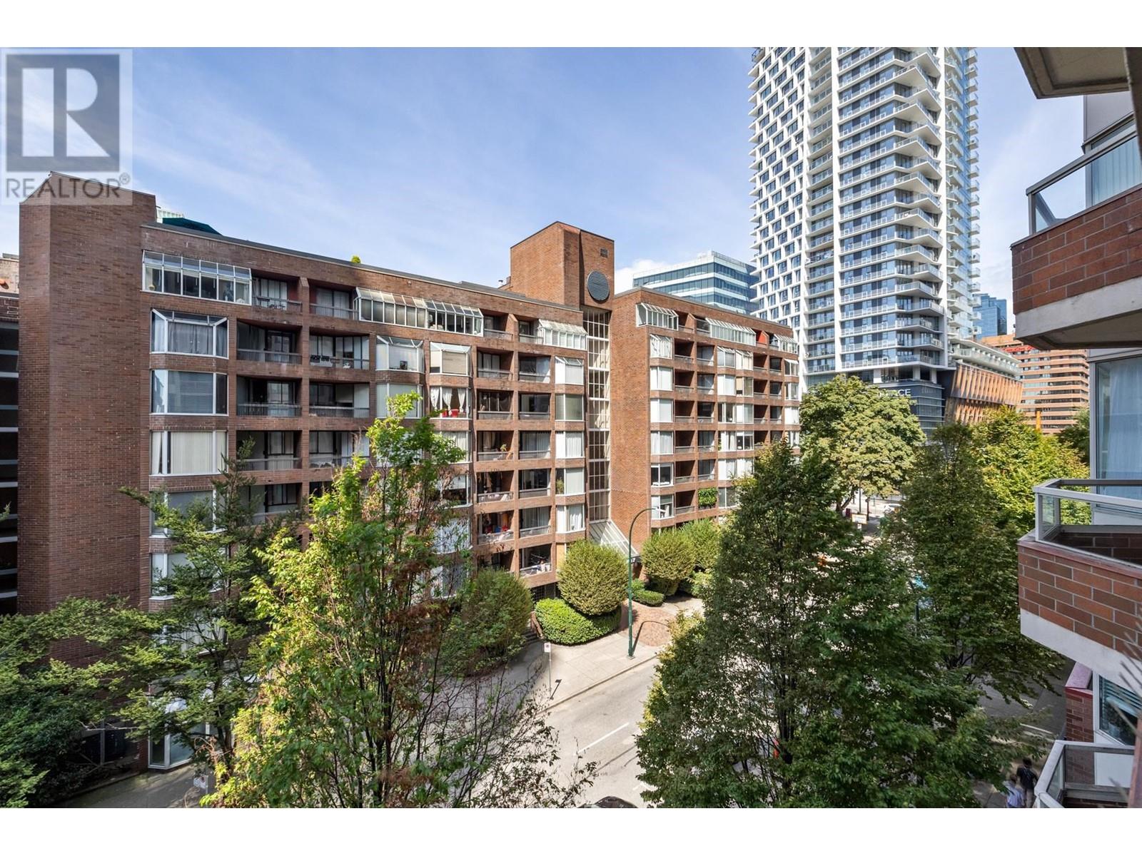 Listing Picture 16 of 26 : 508 1330 HORNBY STREET, Vancouver / 溫哥華 - 魯藝地產 Yvonne Lu Group - MLS Medallion Club Member