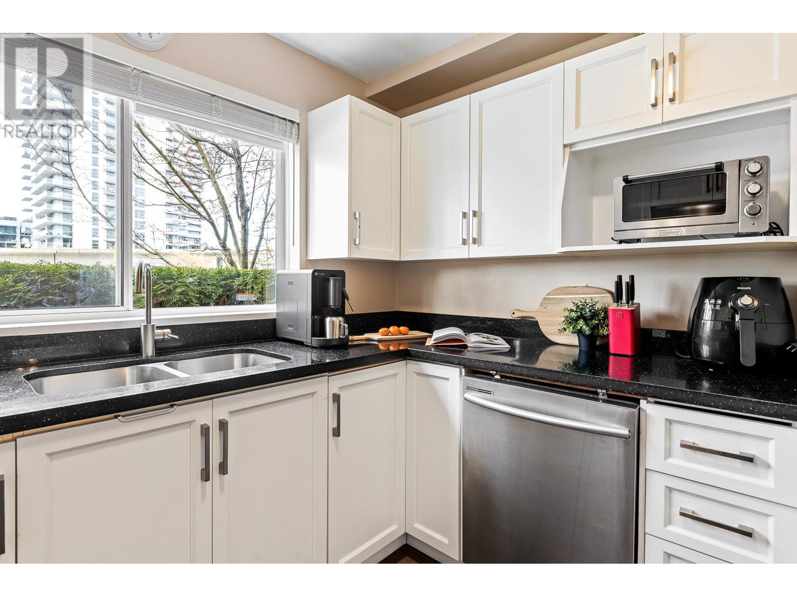 103 523 Whiting Way, Coquitlam, British Columbia  V3J 7W9 - Photo 3 - R2867681