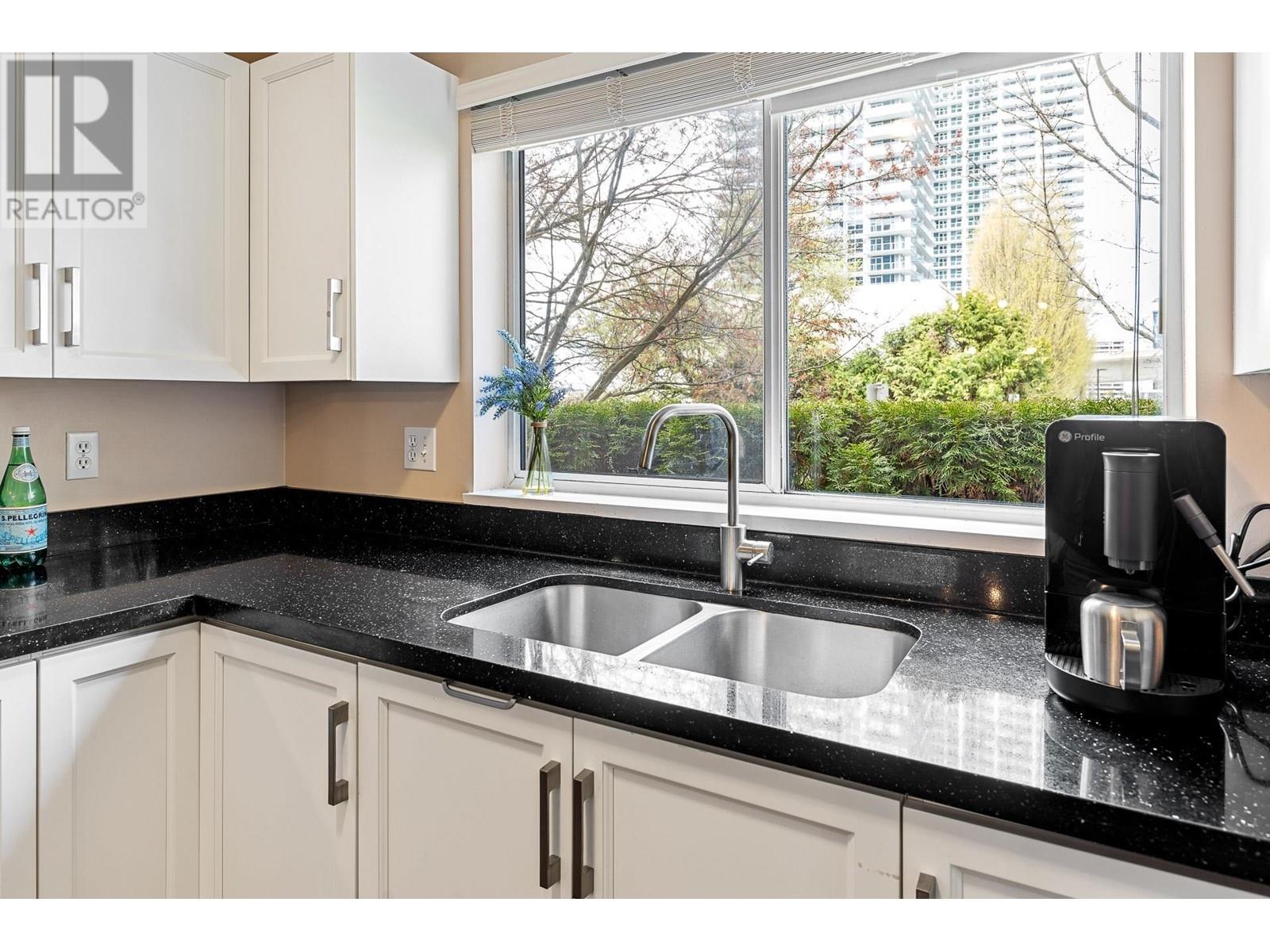 103 523 Whiting Way, Coquitlam, British Columbia  V3J 7W9 - Photo 2 - R2867681