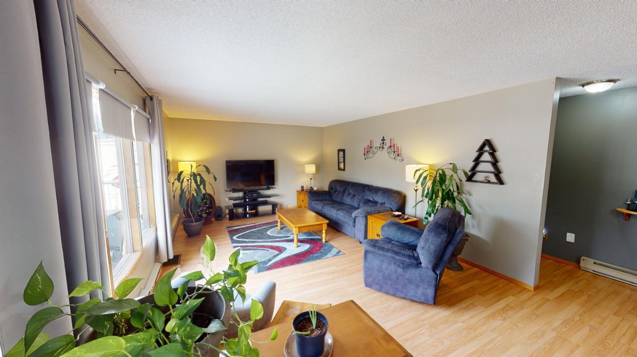 7558 Columbia Avenue, Radium Hot Springs, British Columbia  V0A 1M0 - Photo 3 - 2476001