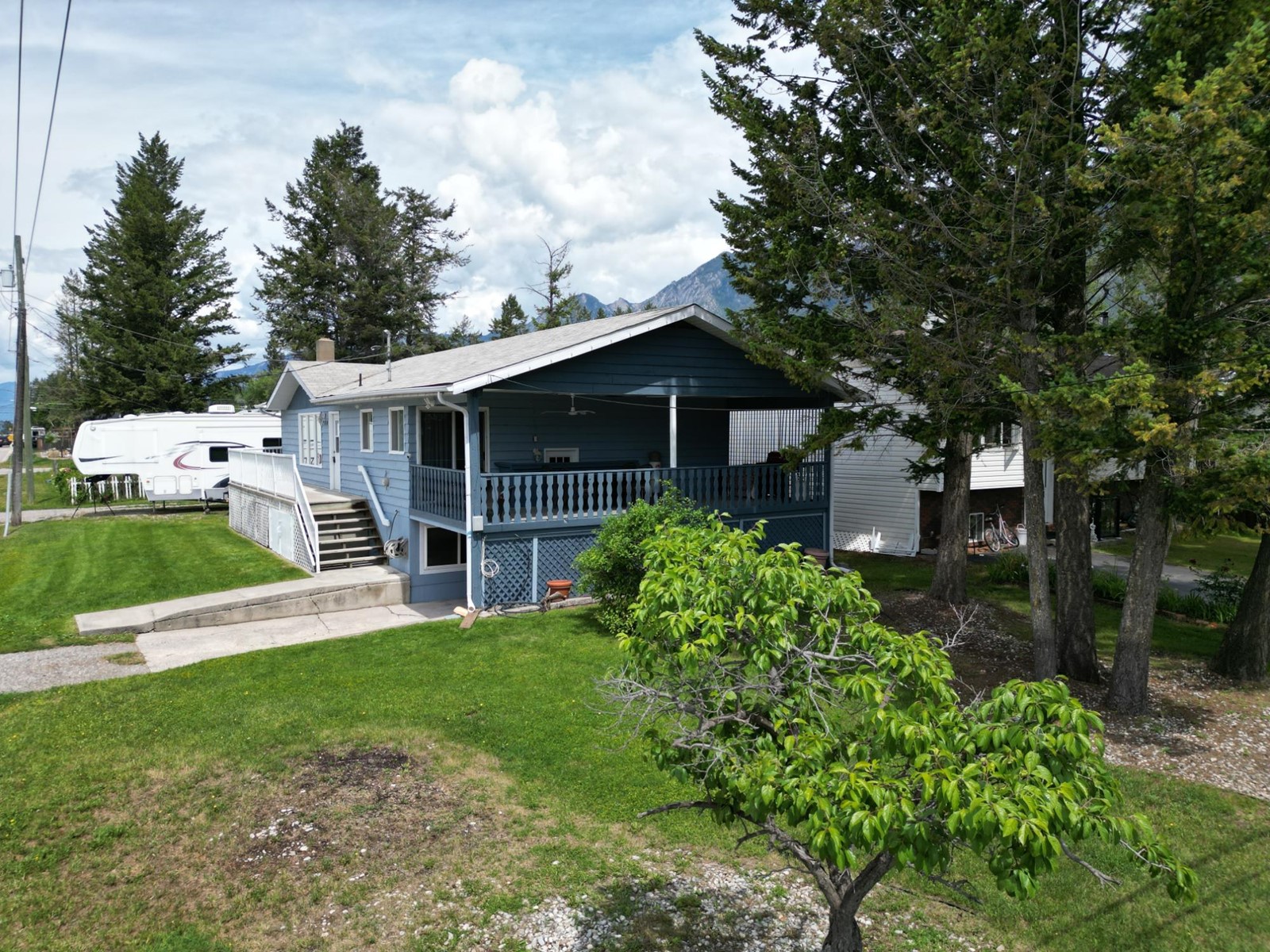 7558 Columbia Avenue, Radium Hot Springs, British Columbia  V0A 1M0 - Photo 32 - 2476001