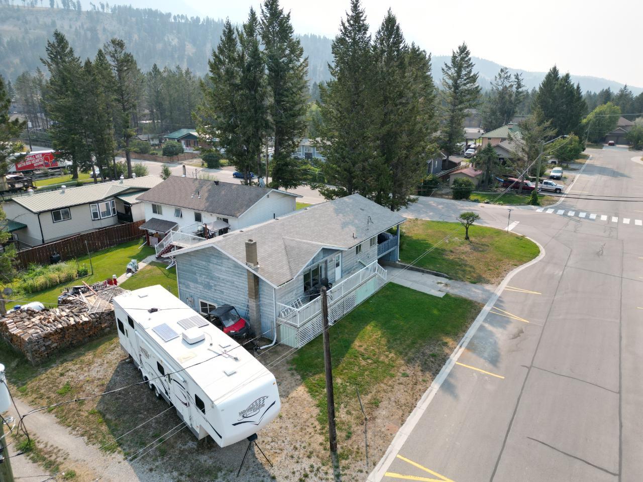7558 Columbia Avenue, Radium Hot Springs, British Columbia  V0A 1M0 - Photo 41 - 2476001