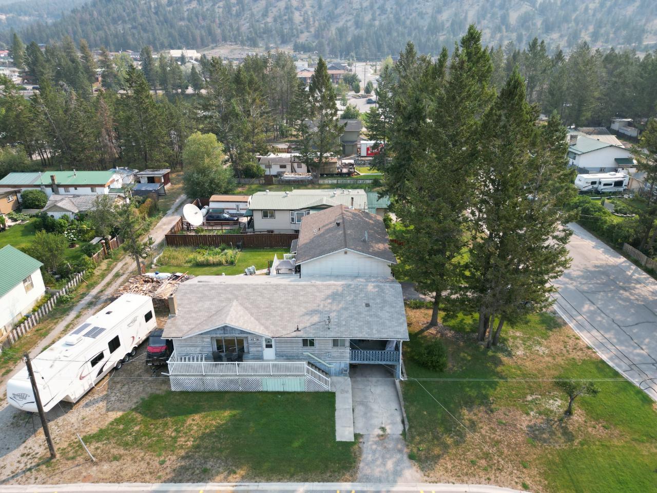 7558 Columbia Avenue, Radium Hot Springs, British Columbia  V0A 1M0 - Photo 43 - 2476001