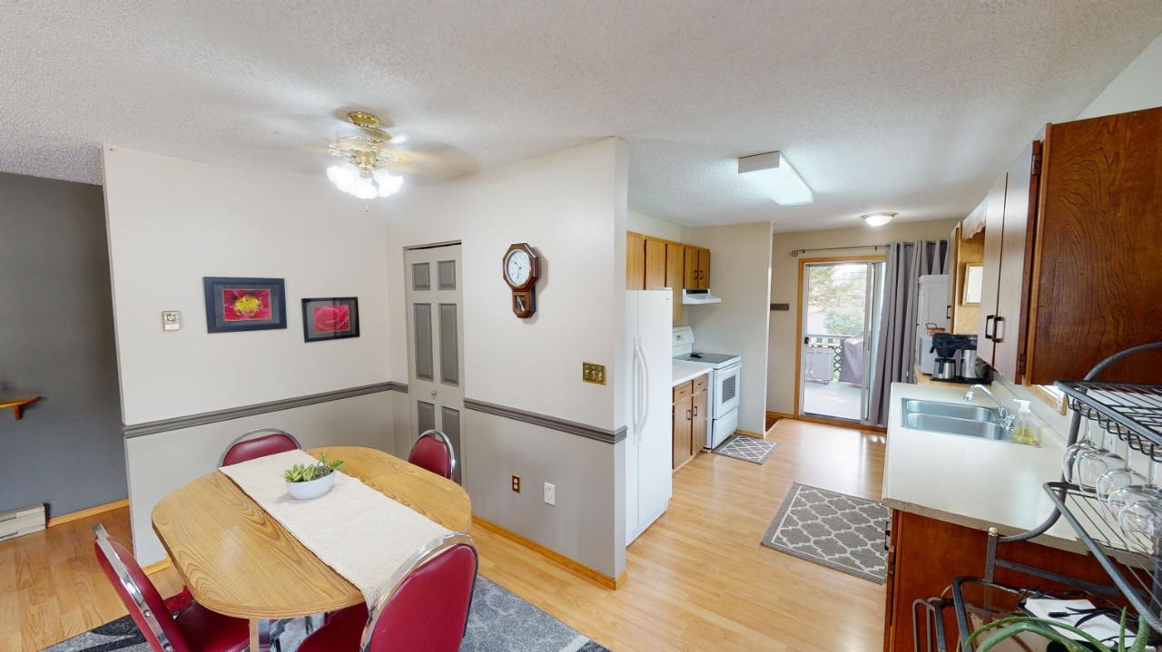 7558 Columbia Avenue, Radium Hot Springs, British Columbia  V0A 1M0 - Photo 6 - 2476001