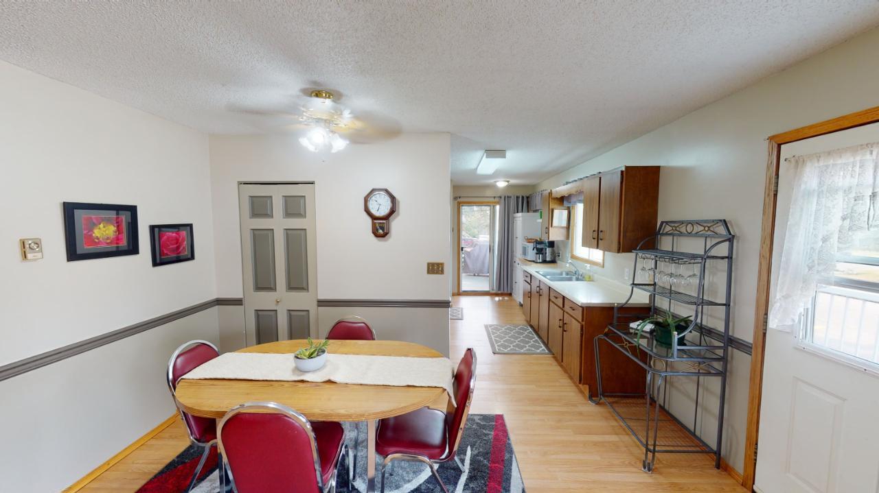 7558 Columbia Avenue, Radium Hot Springs, British Columbia  V0A 1M0 - Photo 7 - 2476001