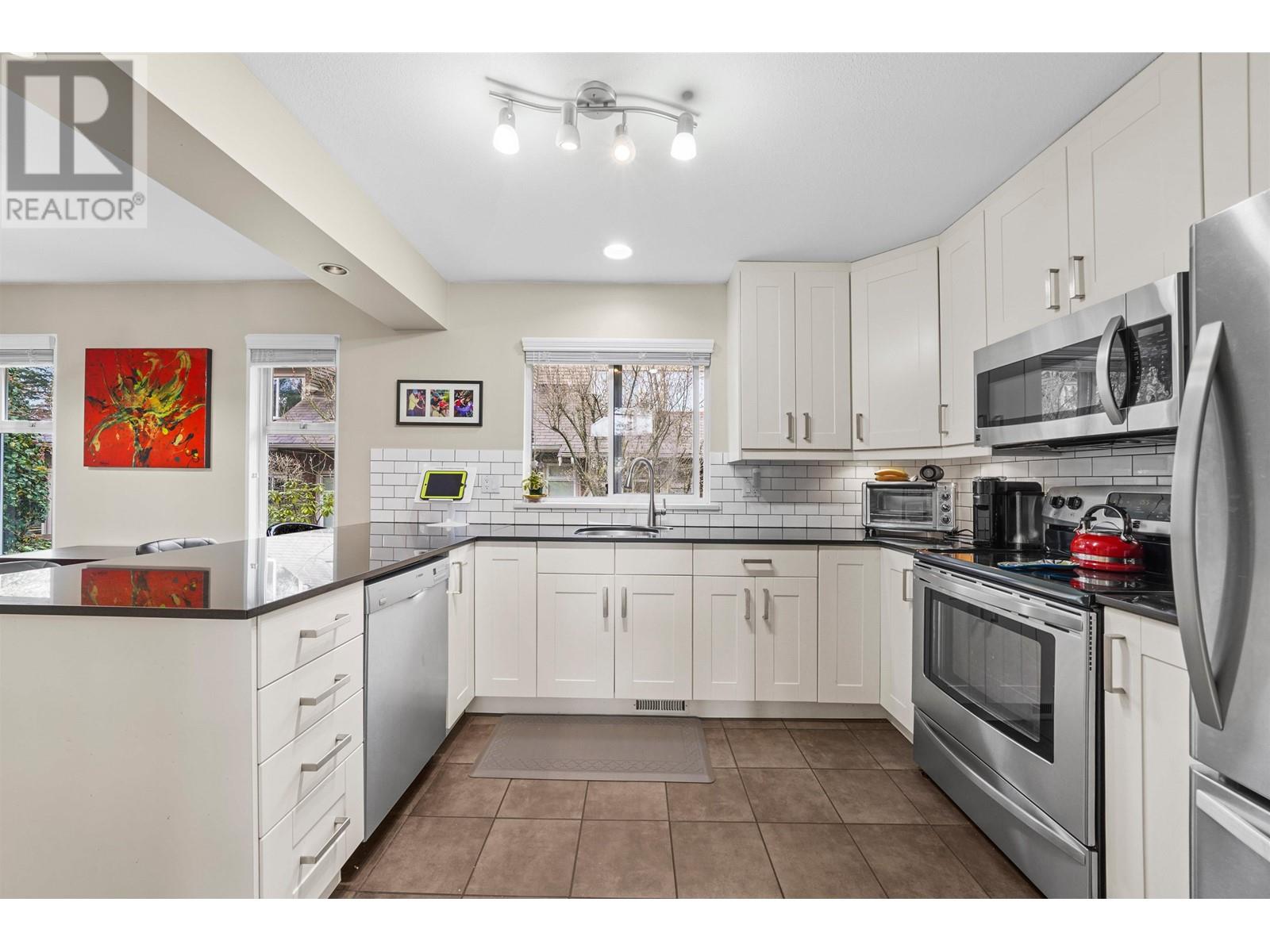 2506 Western Avenue, North Vancouver, British Columbia  V7N 3L1 - Photo 3 - R2867733