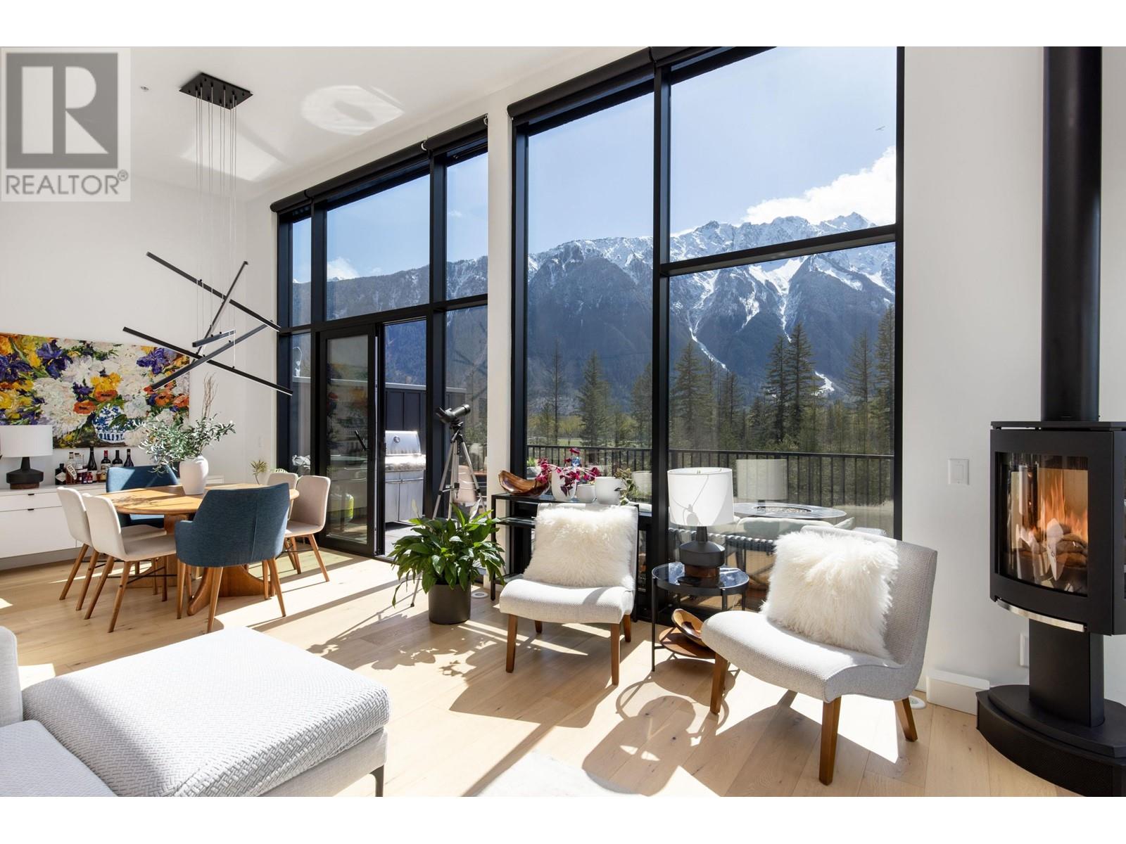 1 4000 Sunstone Way, Pemberton, British Columbia  V0N 2L3 - Photo 2 - R2867822