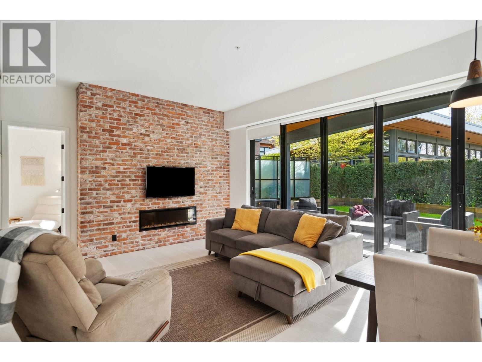 106 300 Salter Street, New Westminster, British Columbia  V3M 0L9 - Photo 1 - R2867841