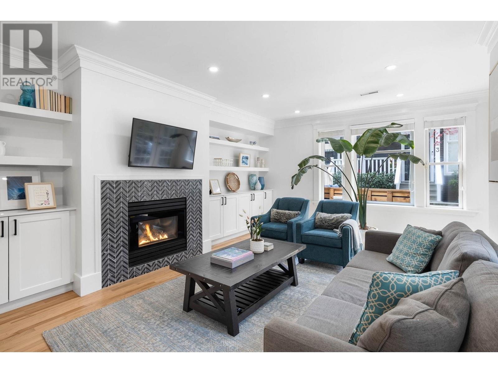 1 217 E Keith Road, North Vancouver, British Columbia  V7L 1V4 - Photo 2 - R2867845