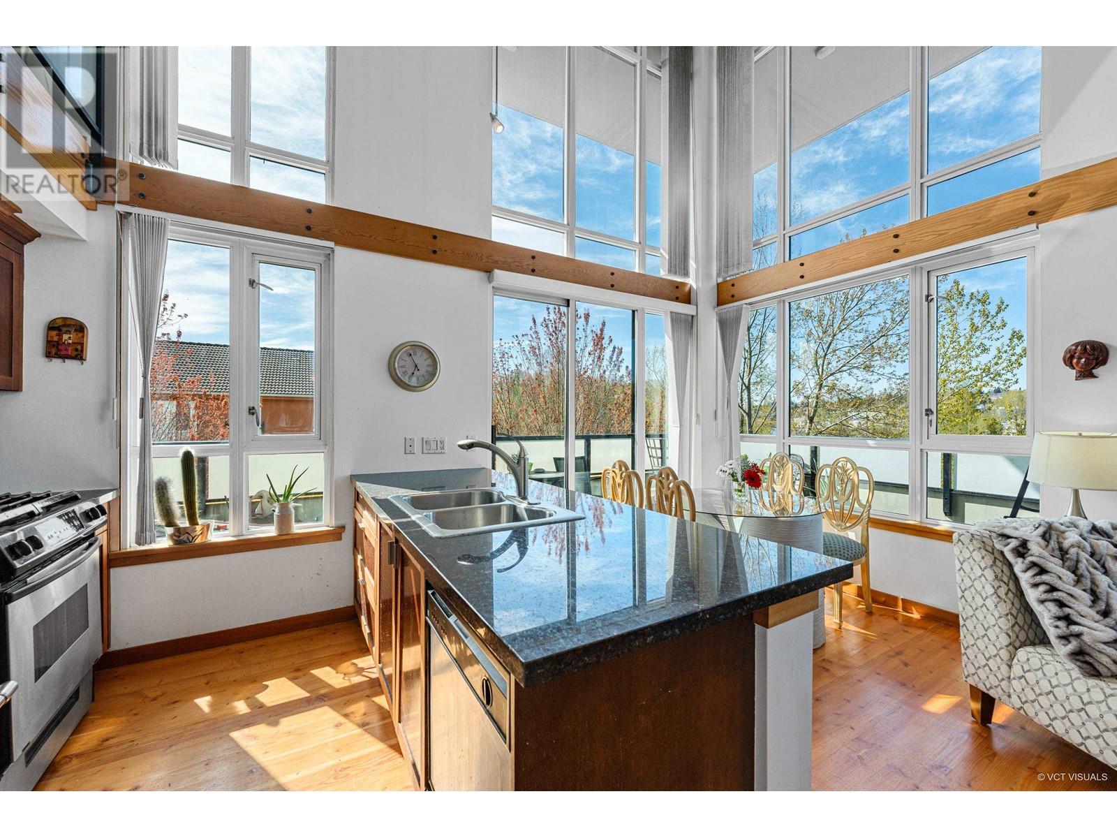 203 7 Rialto Court, New Westminster, British Columbia  V3M 7A8 - Photo 13 - R2867850