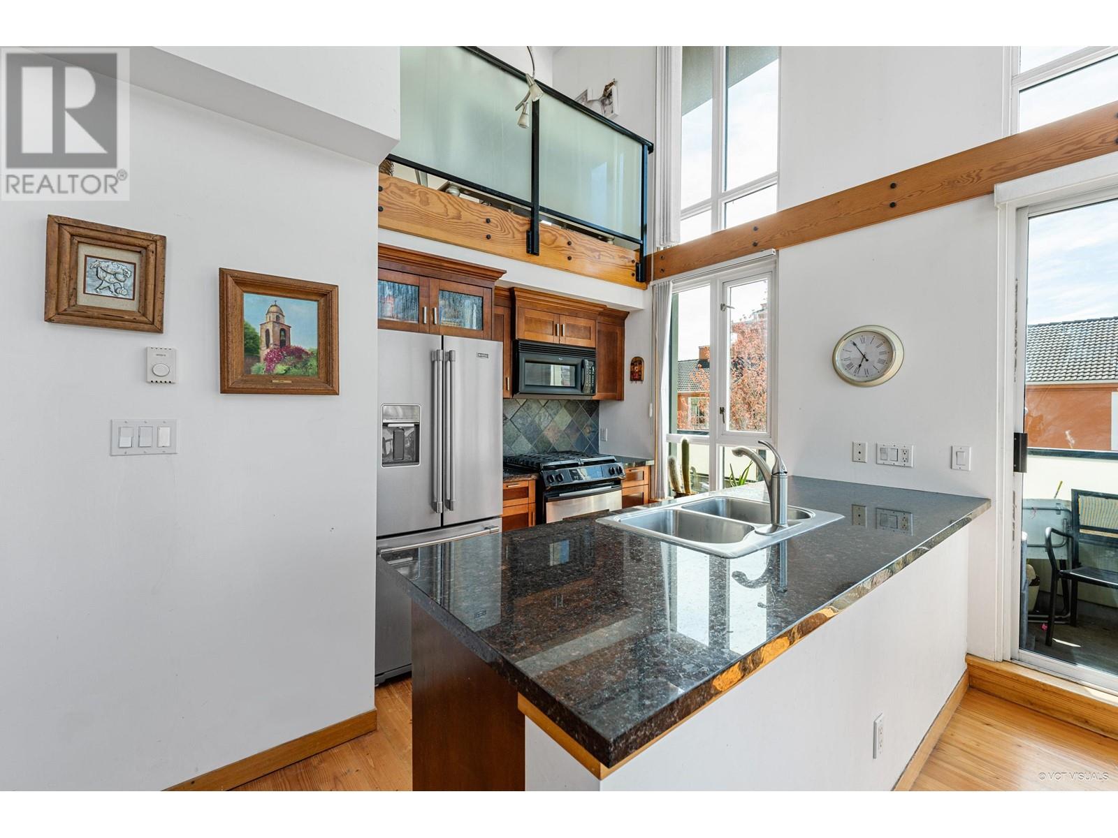 203 7 Rialto Court, New Westminster, British Columbia  V3M 7A8 - Photo 14 - R2867850