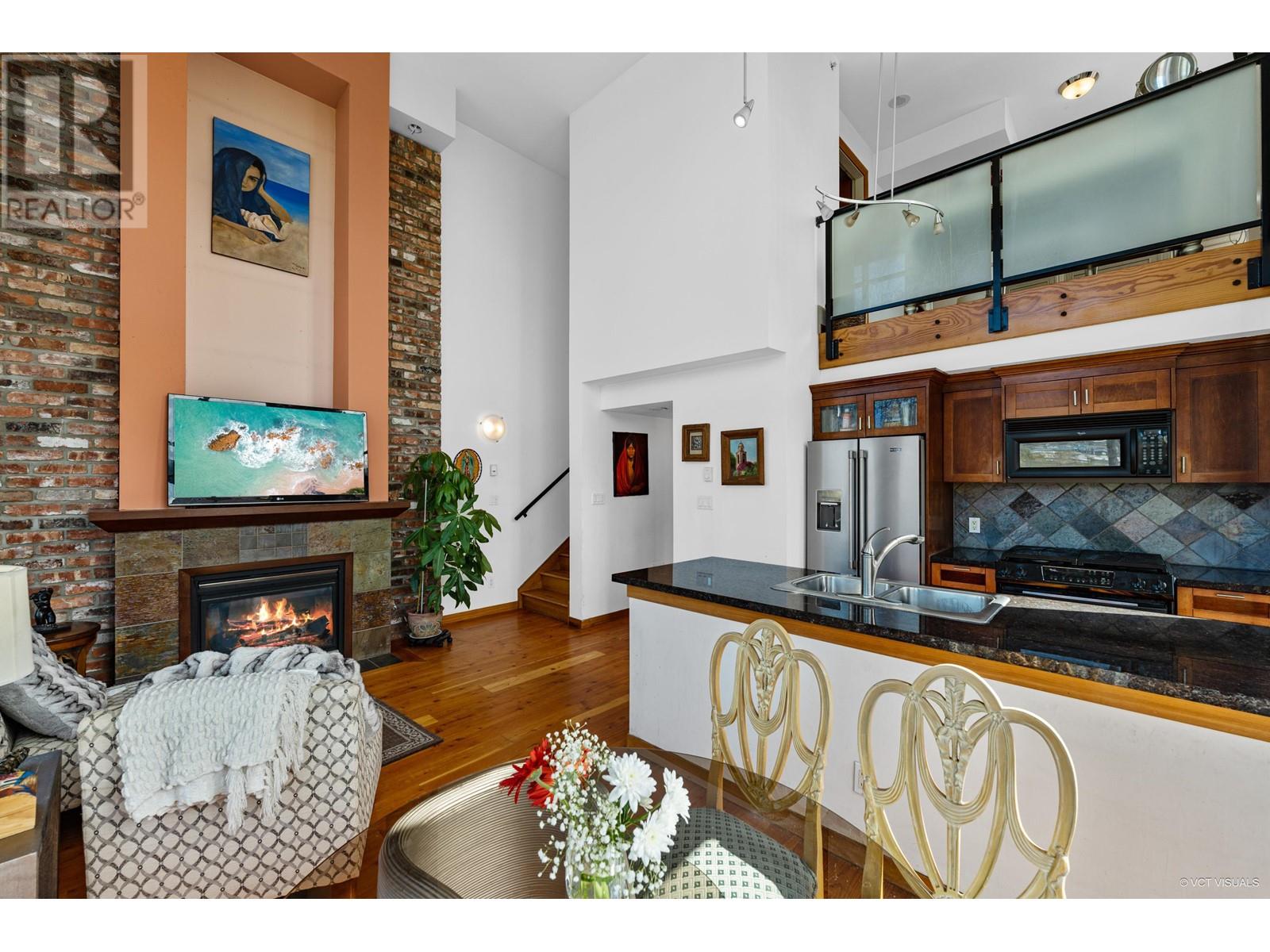 203 7 Rialto Court, New Westminster, British Columbia  V3M 7A8 - Photo 4 - R2867850