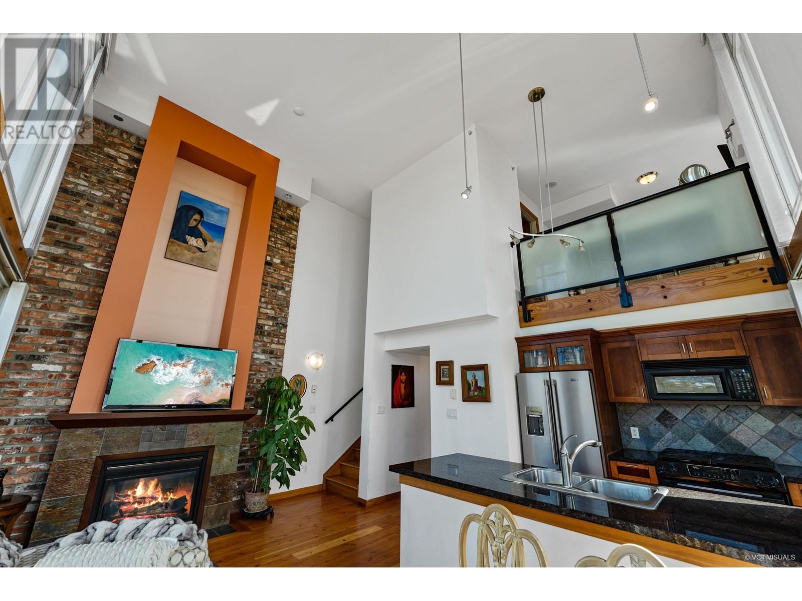 203 7 Rialto Court, New Westminster, British Columbia  V3M 7A8 - Photo 5 - R2867850