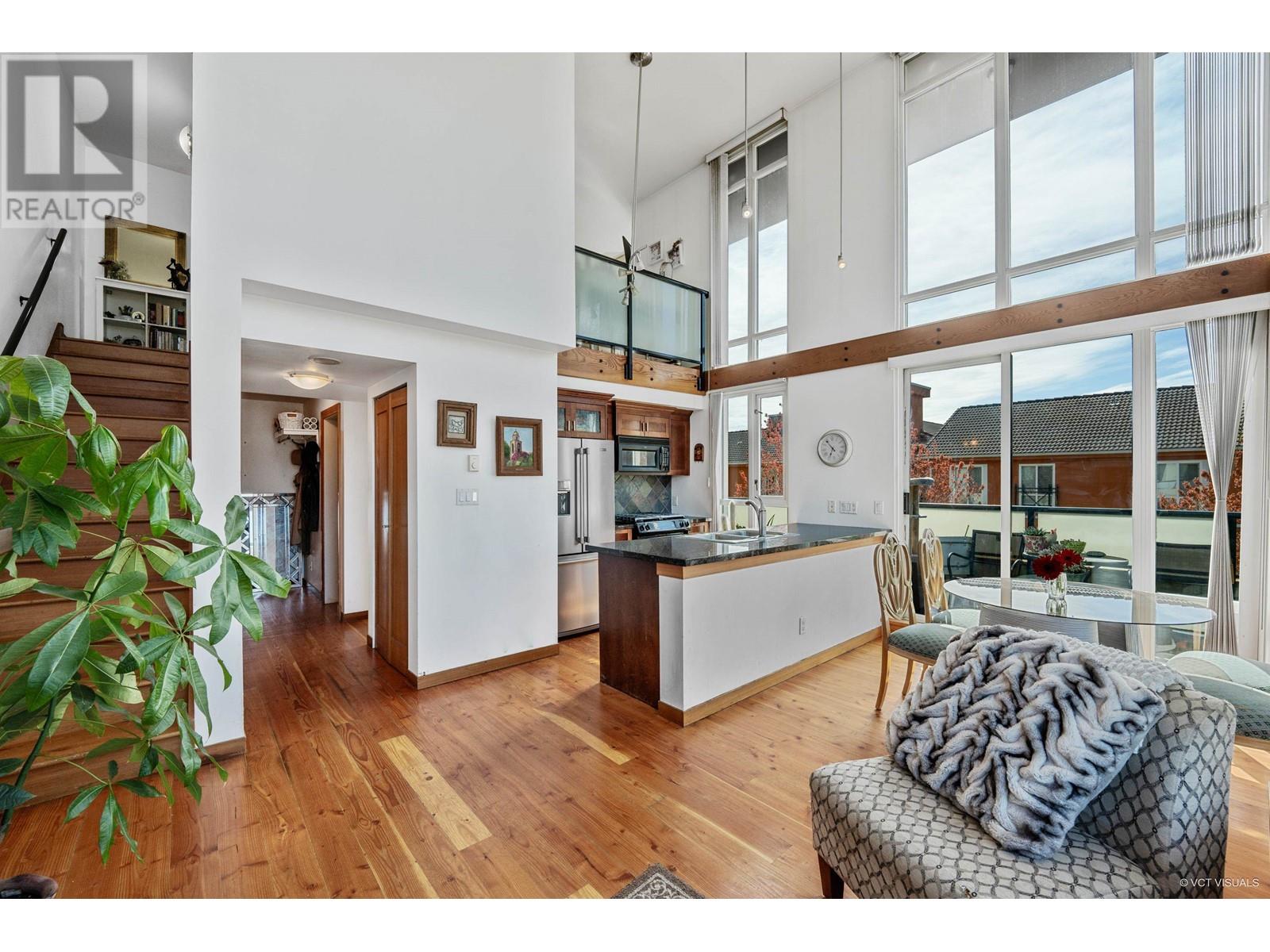 203 7 Rialto Court, New Westminster, British Columbia  V3M 7A8 - Photo 7 - R2867850