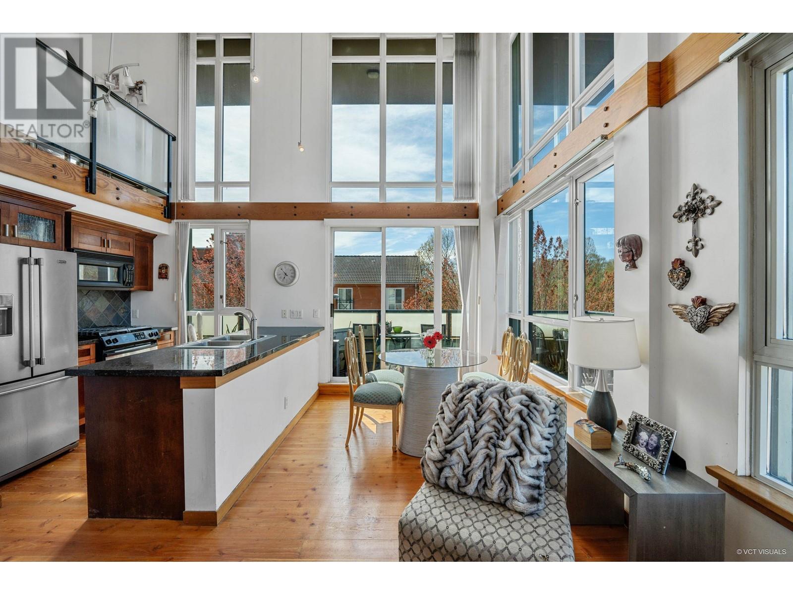203 7 Rialto Court, New Westminster, British Columbia  V3M 7A8 - Photo 8 - R2867850