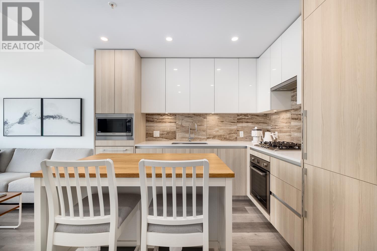 2009 1888 Gilmore Avenue, Burnaby, British Columbia  V5C 0L2 - Photo 2 - R2867891