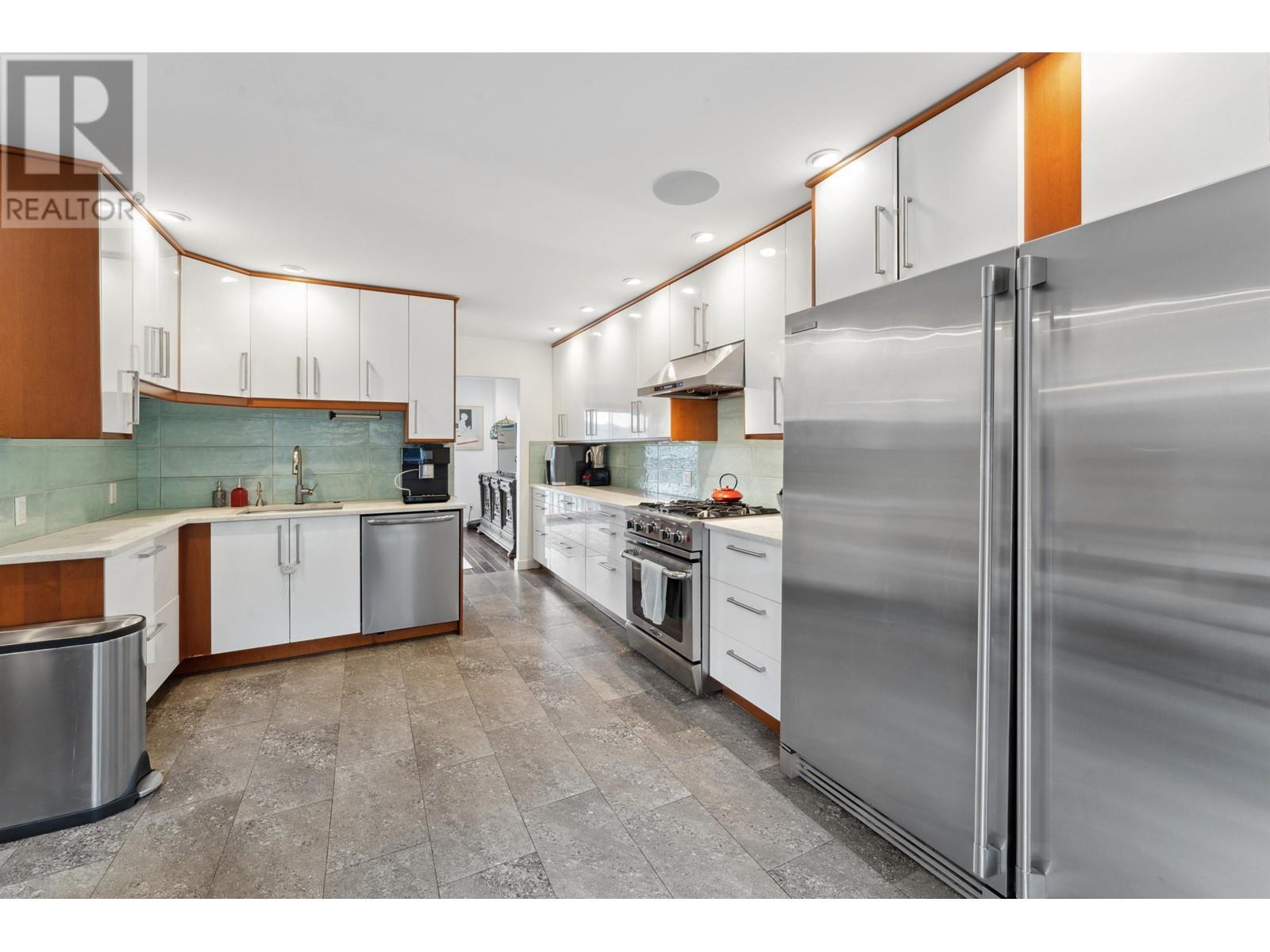 156 James Road, Port Moody, British Columbia  V3H 2S4 - Photo 2 - R2867895