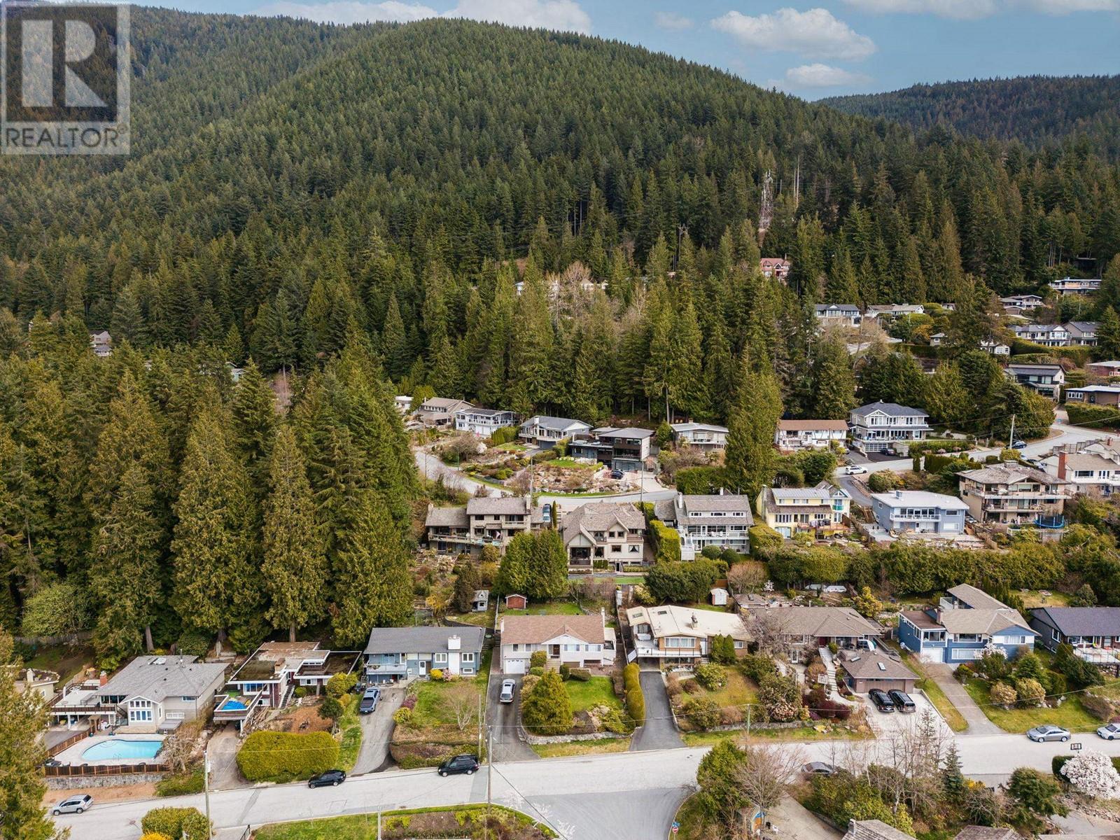 690 Blueridge Avenue, North Vancouver, British Columbia  V7R 2J3 - Photo 11 - R2867876