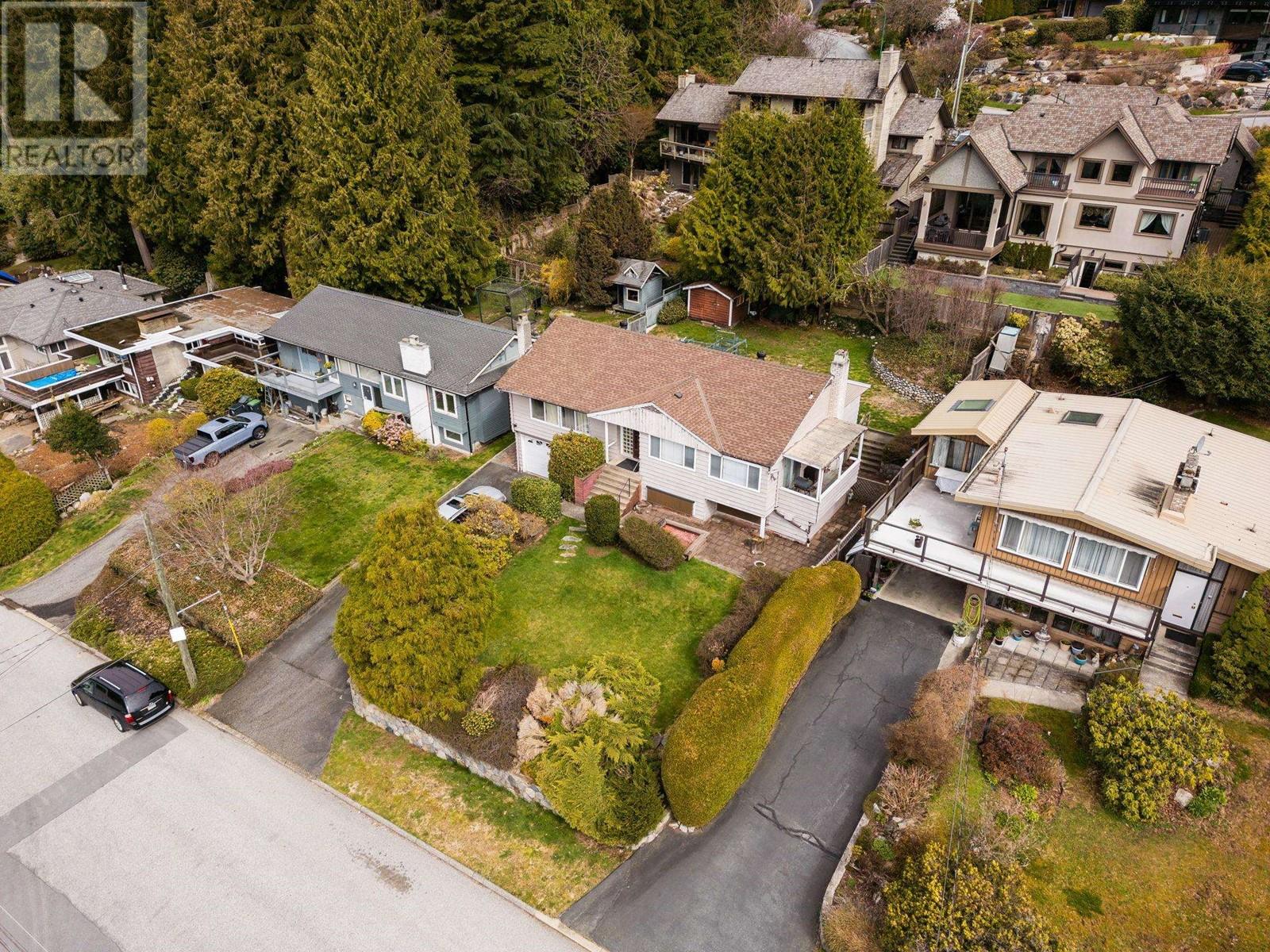 690 Blueridge Avenue, North Vancouver, British Columbia  V7R 2J3 - Photo 13 - R2867876