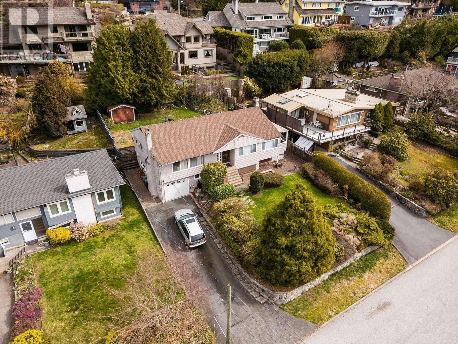 690 Blueridge Avenue, North Vancouver, British Columbia  V7R 2J3 - Photo 16 - R2867876