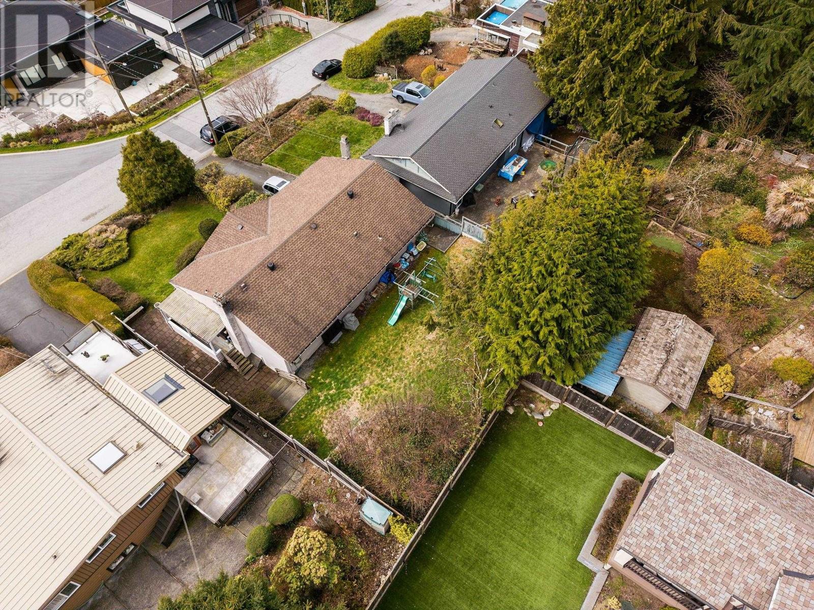 690 Blueridge Avenue, North Vancouver, British Columbia  V7R 2J3 - Photo 8 - R2867876