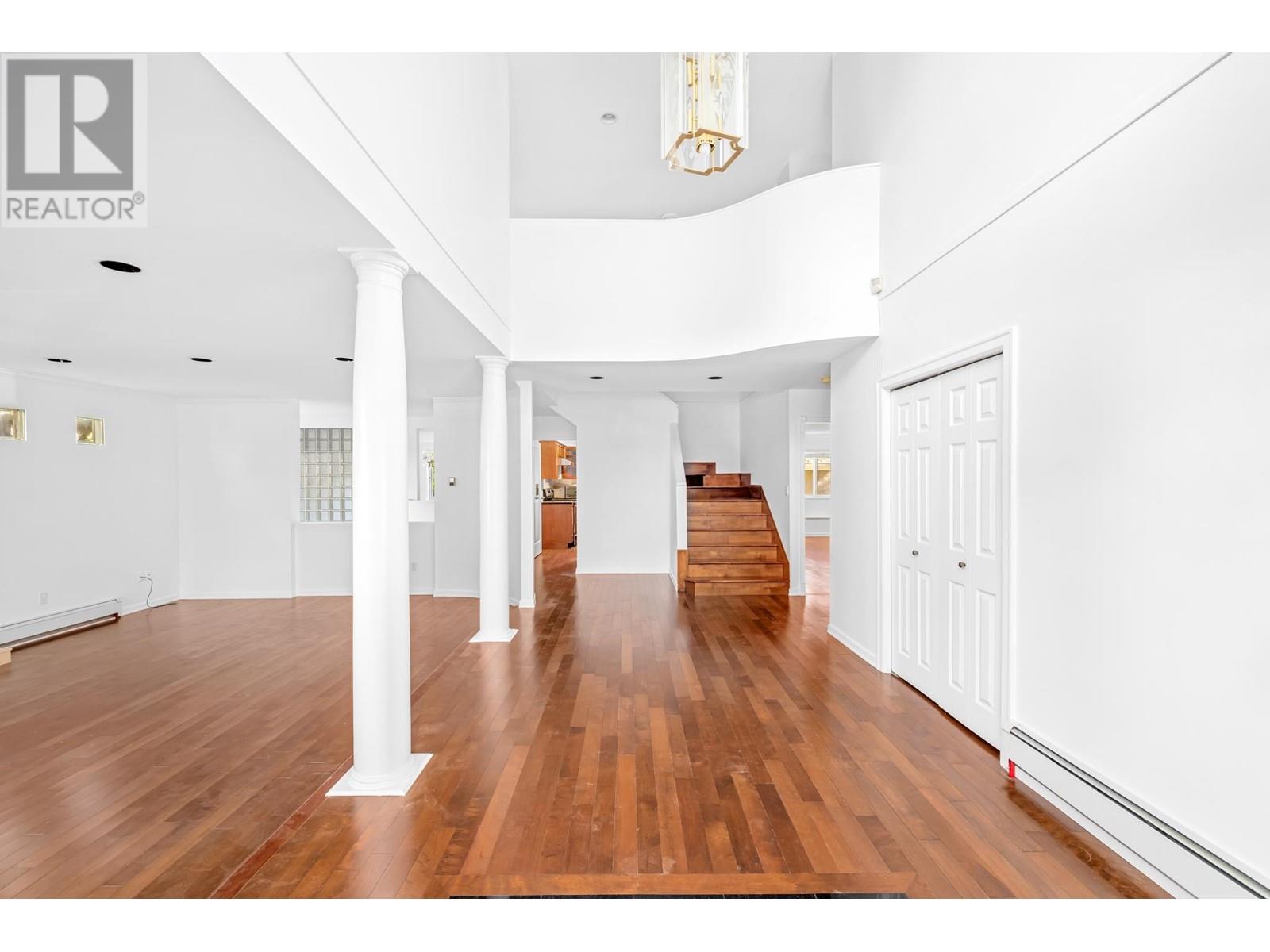 2326 Oliver Crescent, Vancouver, British Columbia  V6L 1S5 - Photo 2 - R2867910