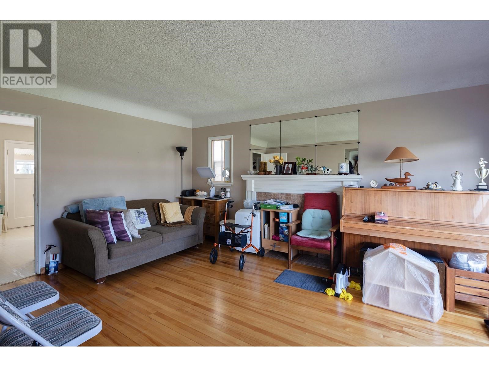 48 W 45th Avenue, Vancouver, British Columbia  V5Y 2V9 - Photo 2 - R2867917