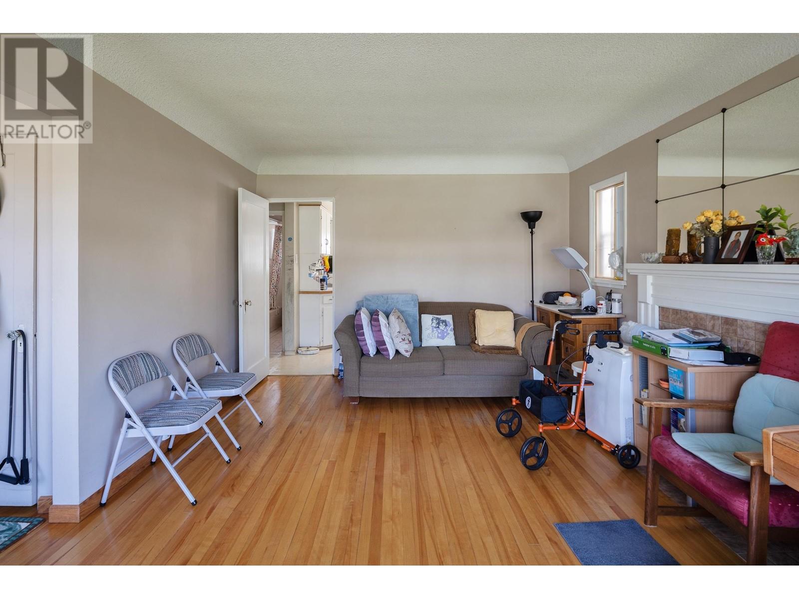 48 W 45th Avenue, Vancouver, British Columbia  V5Y 2V9 - Photo 3 - R2867917