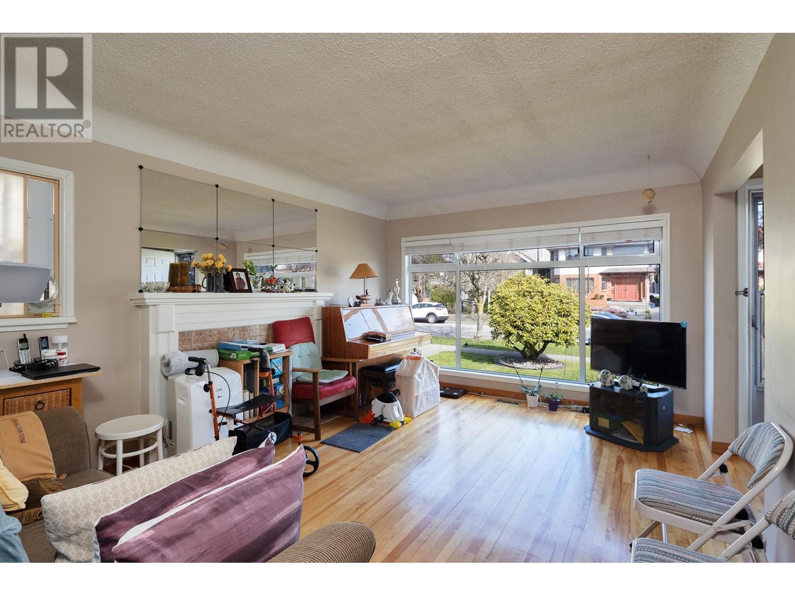 48 W 45th Avenue, Vancouver, British Columbia  V5Y 2V9 - Photo 4 - R2867917
