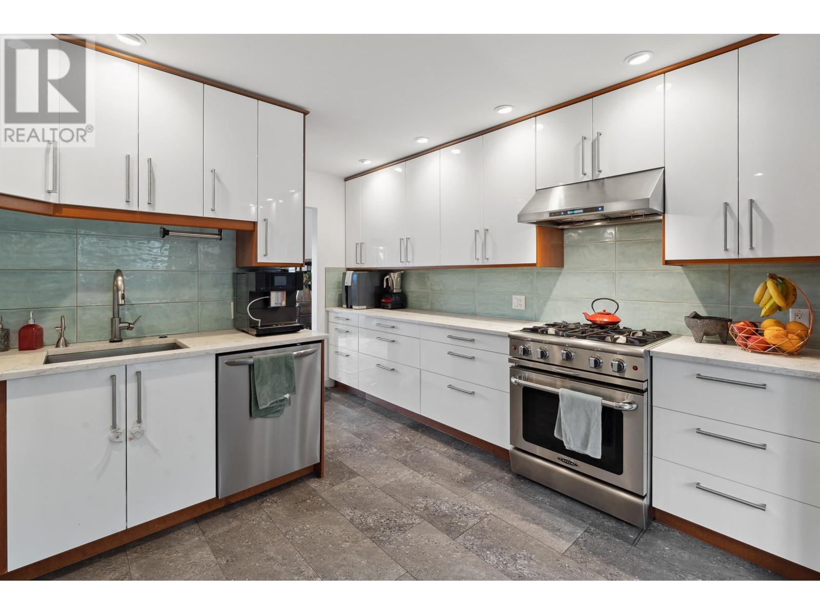 156 James Road, Port Moody, British Columbia  V3H 2S4 - Photo 3 - R2867895