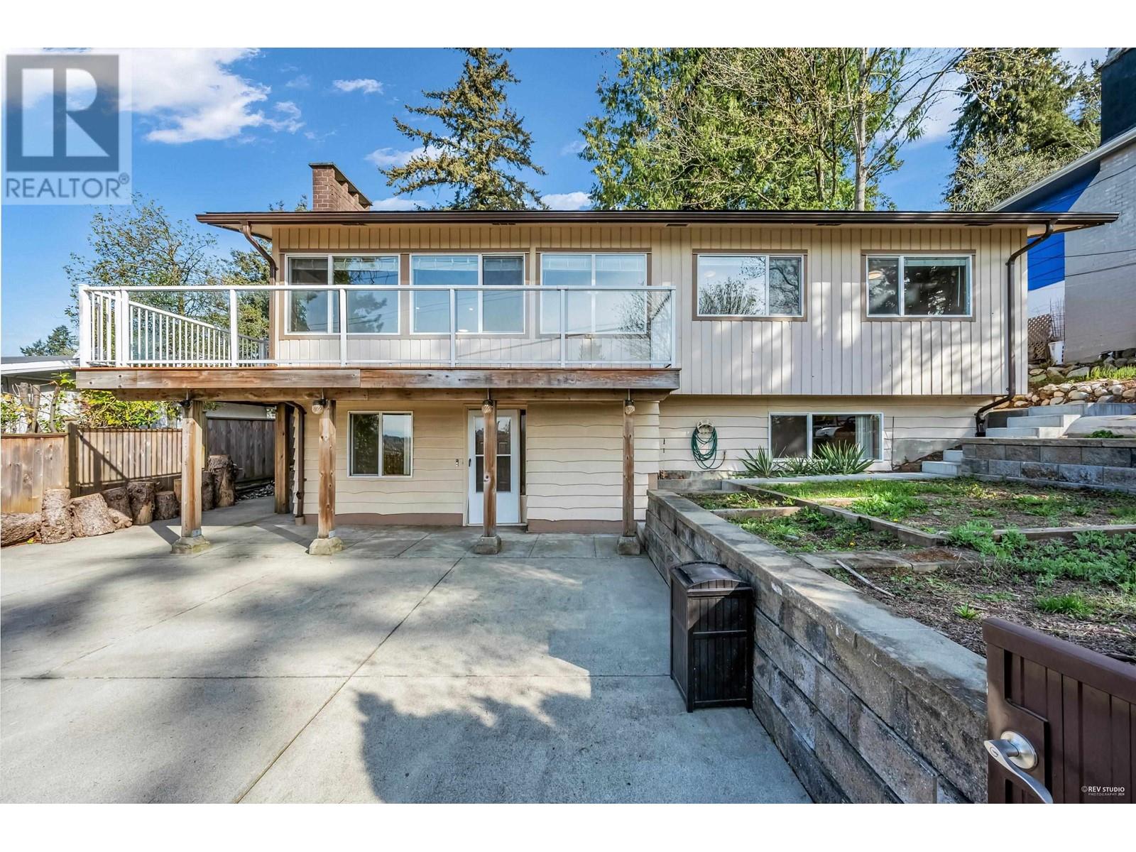 320 Laurentian Crescent, Coquitlam, British Columbia  V3K 1Y1 - Photo 2 - R2867787