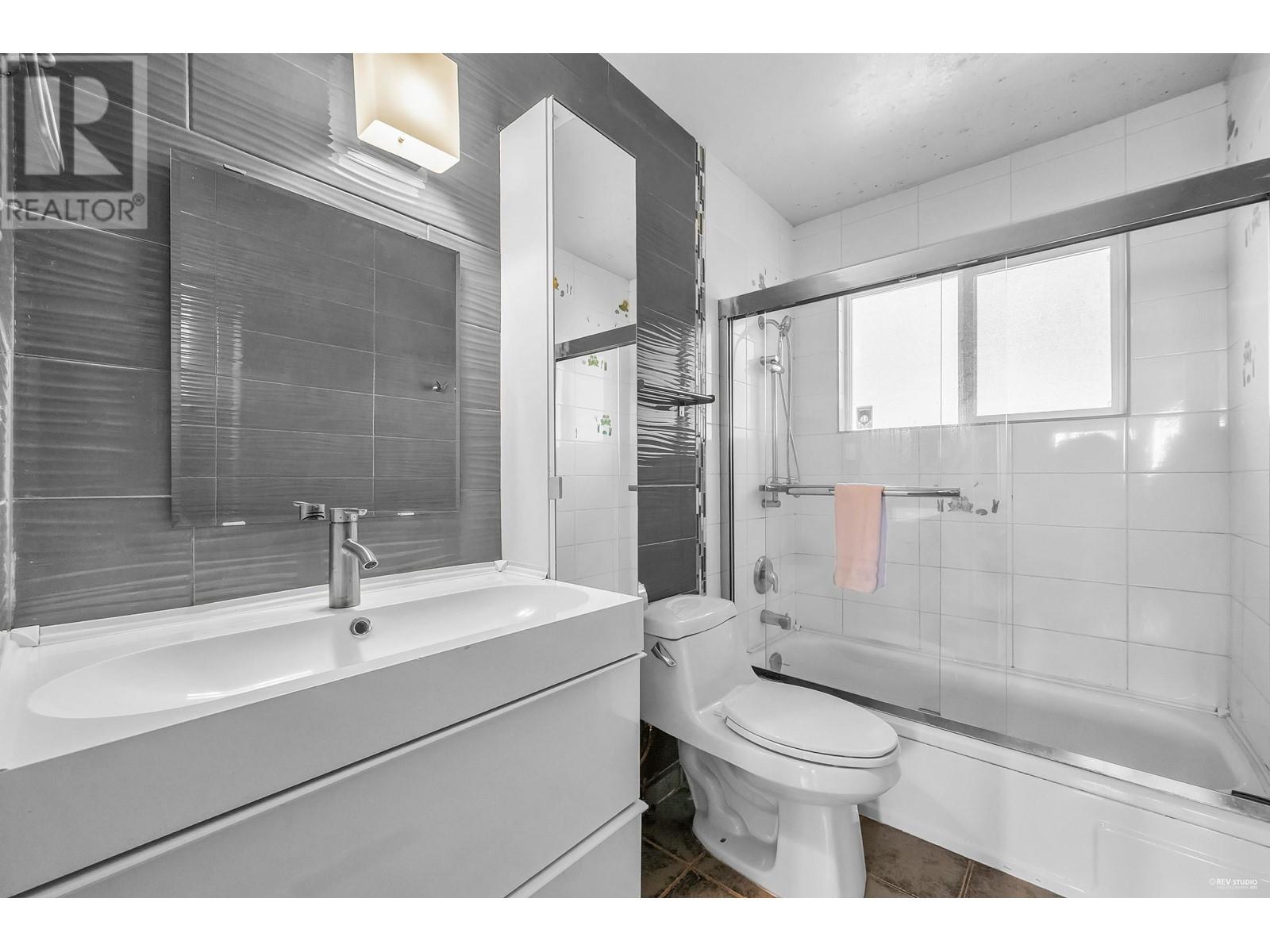 320 Laurentian Crescent, Coquitlam, British Columbia  V3K 1Y1 - Photo 14 - R2867787