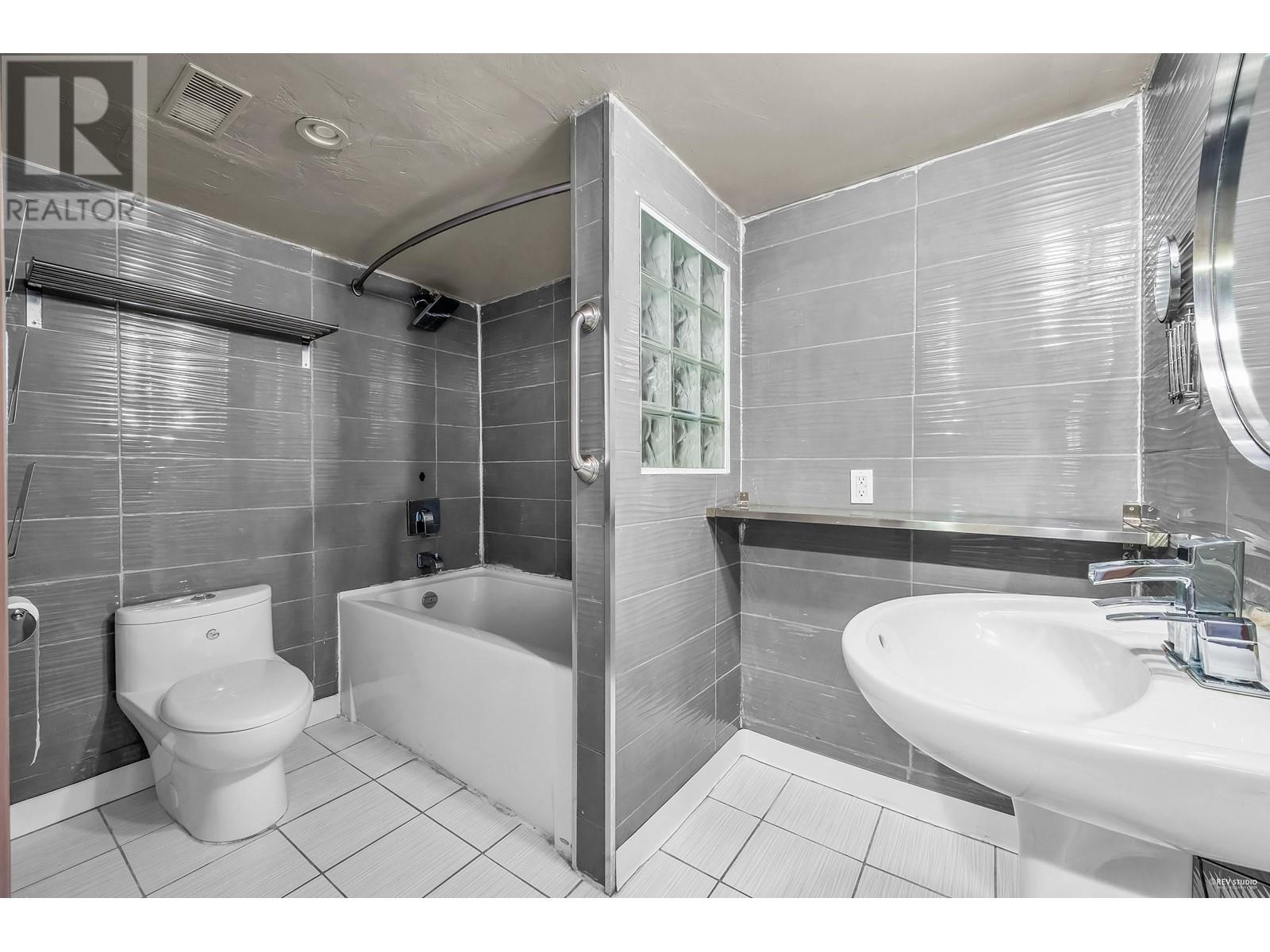 320 Laurentian Crescent, Coquitlam, British Columbia  V3K 1Y1 - Photo 24 - R2867787