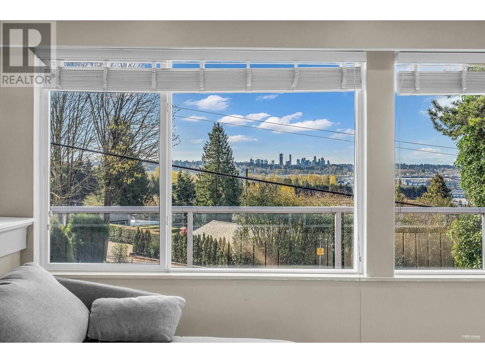 320 Laurentian Crescent, Coquitlam, British Columbia  V3K 1Y1 - Photo 12 - R2867787