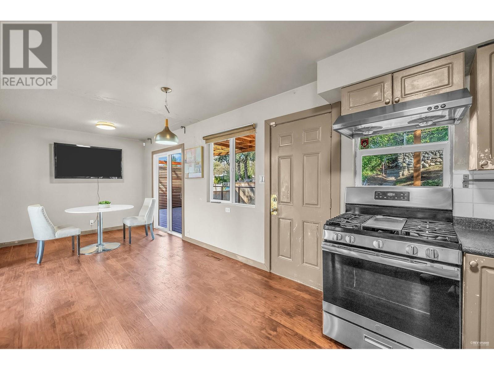 320 Laurentian Crescent, Coquitlam, British Columbia  V3K 1Y1 - Photo 10 - R2867787
