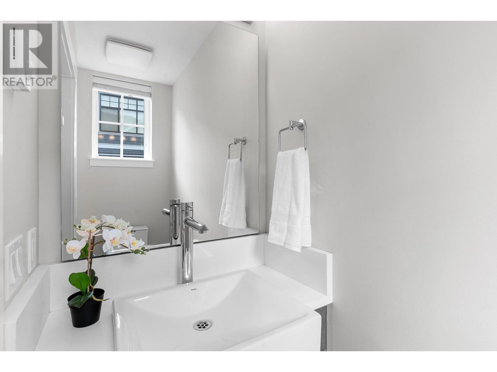 5 5218 Savile Row, Burnaby, British Columbia  V5E 0C3 - Photo 11 - R2867492