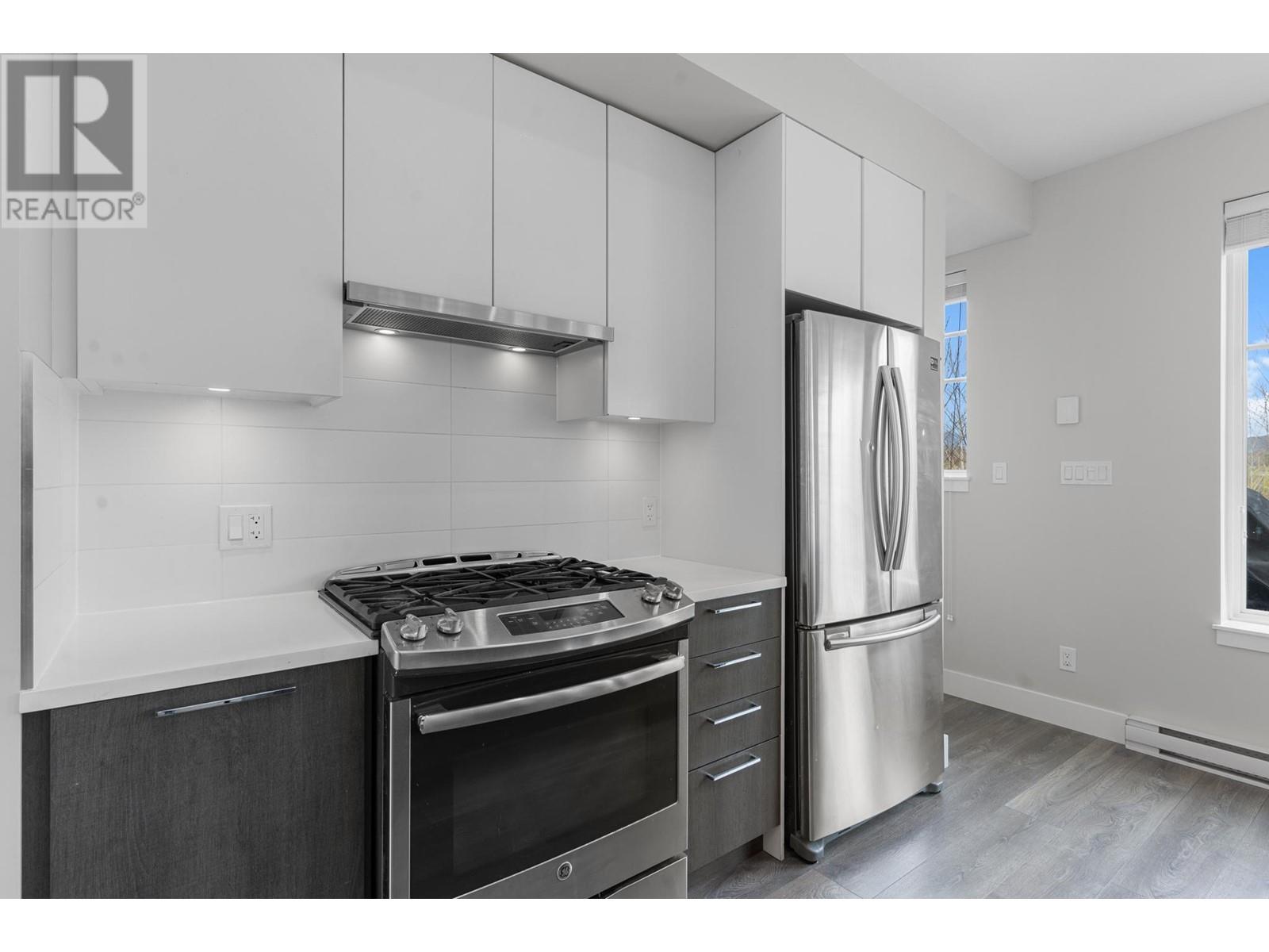 5 5218 Savile Row, Burnaby, British Columbia  V5E 0C3 - Photo 5 - R2867492