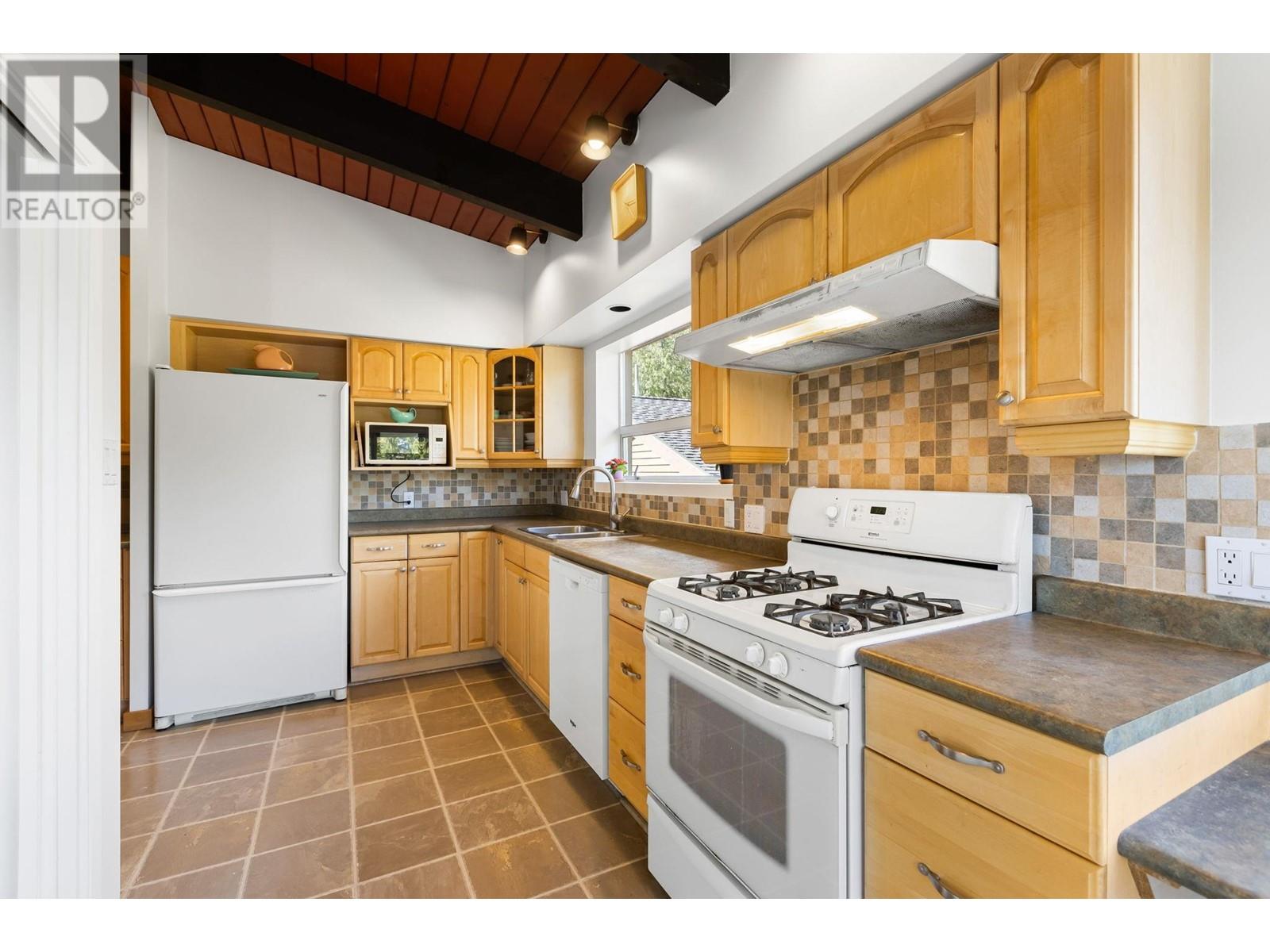 1033 Banbury Road, North Vancouver, British Columbia  V7G 2R4 - Photo 9 - R2867846