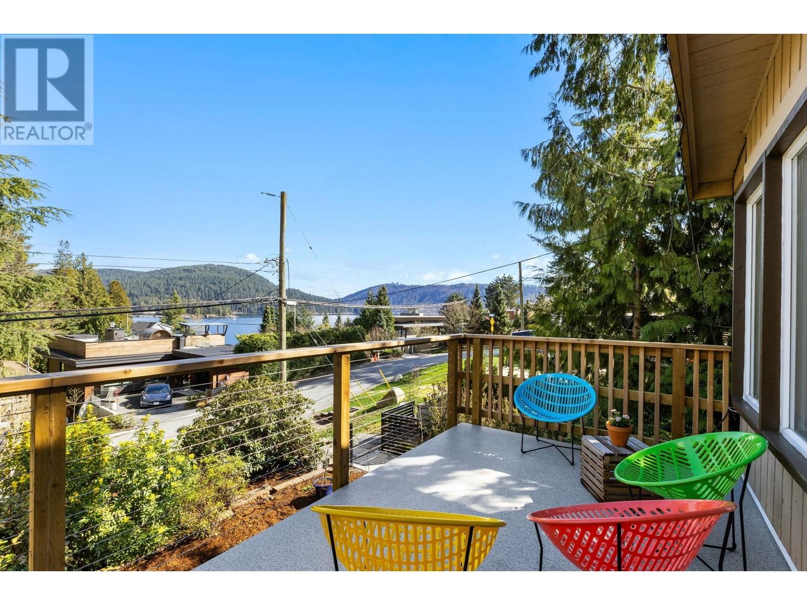 1033 Banbury Road, North Vancouver, British Columbia  V7G 2R4 - Photo 2 - R2867846